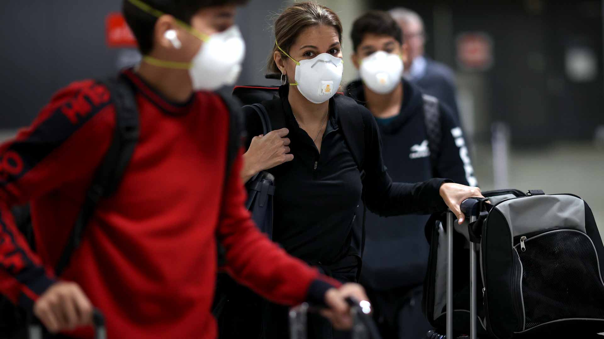 صورة بعنوان: لبنانيون توقفت طائرتهم في برشلونة فتقدموا للجوء بإسبانيا 