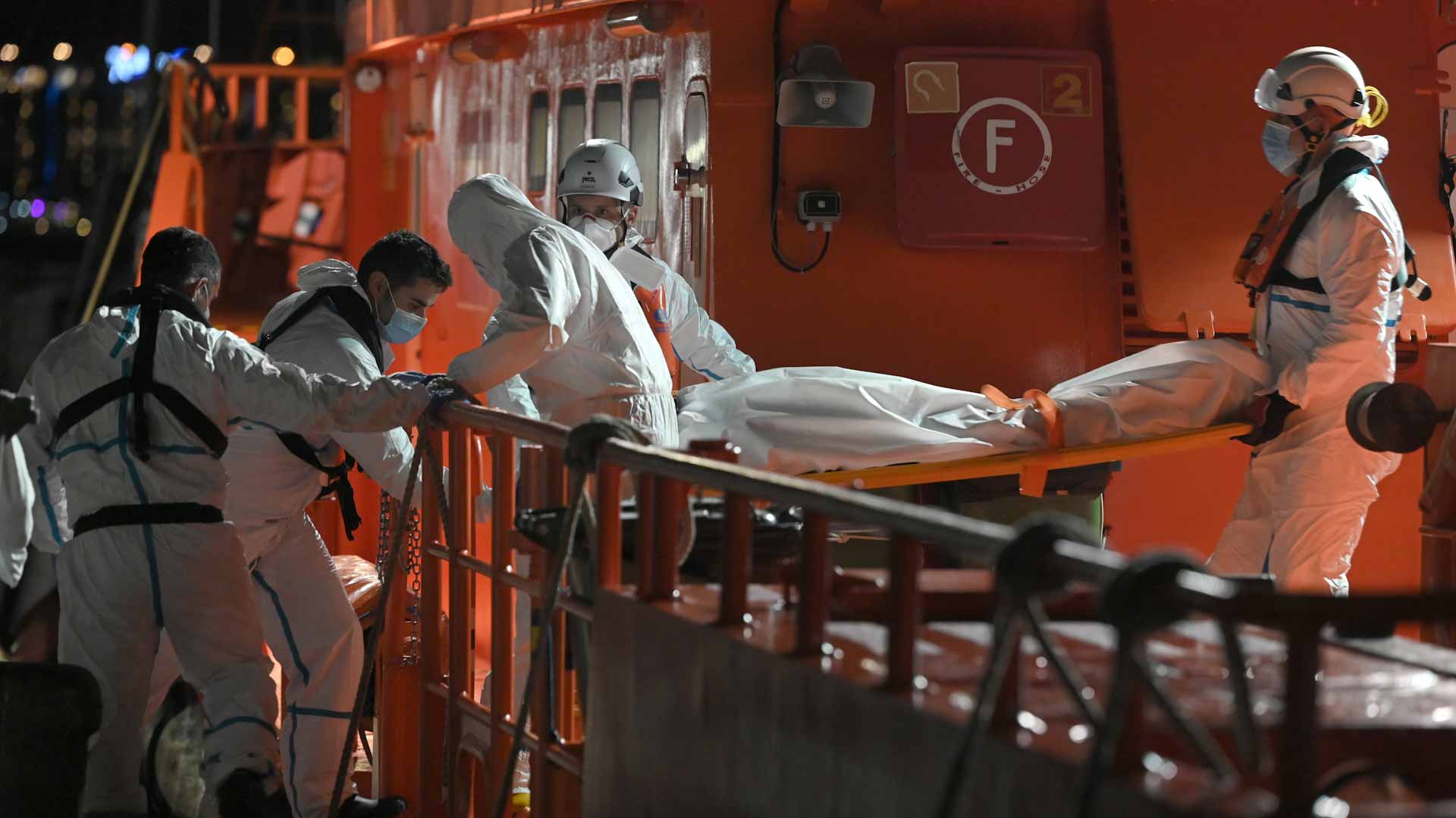 Image for the title: Two migrants die trying to reach Canary Islands 