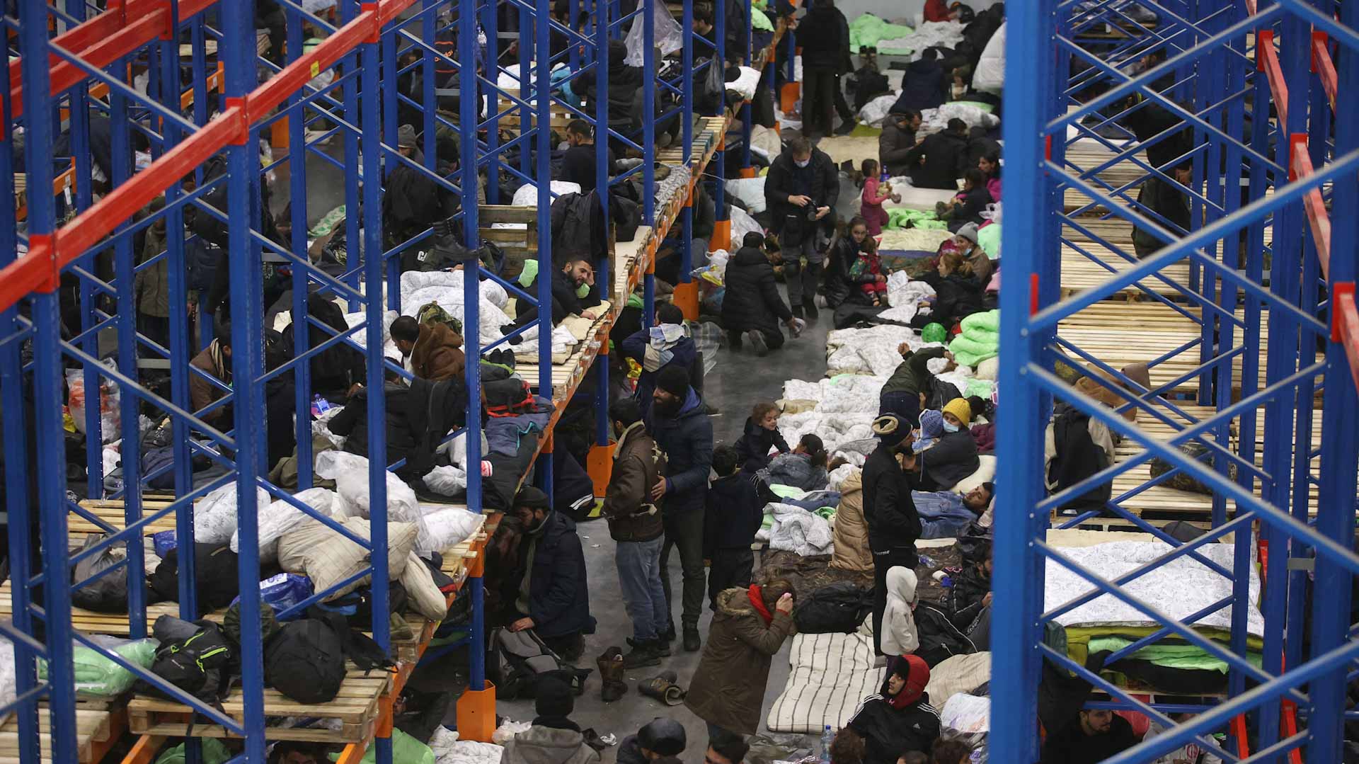 Image for the title: Belarus says 2,000 migrants spent night in logistics centre 