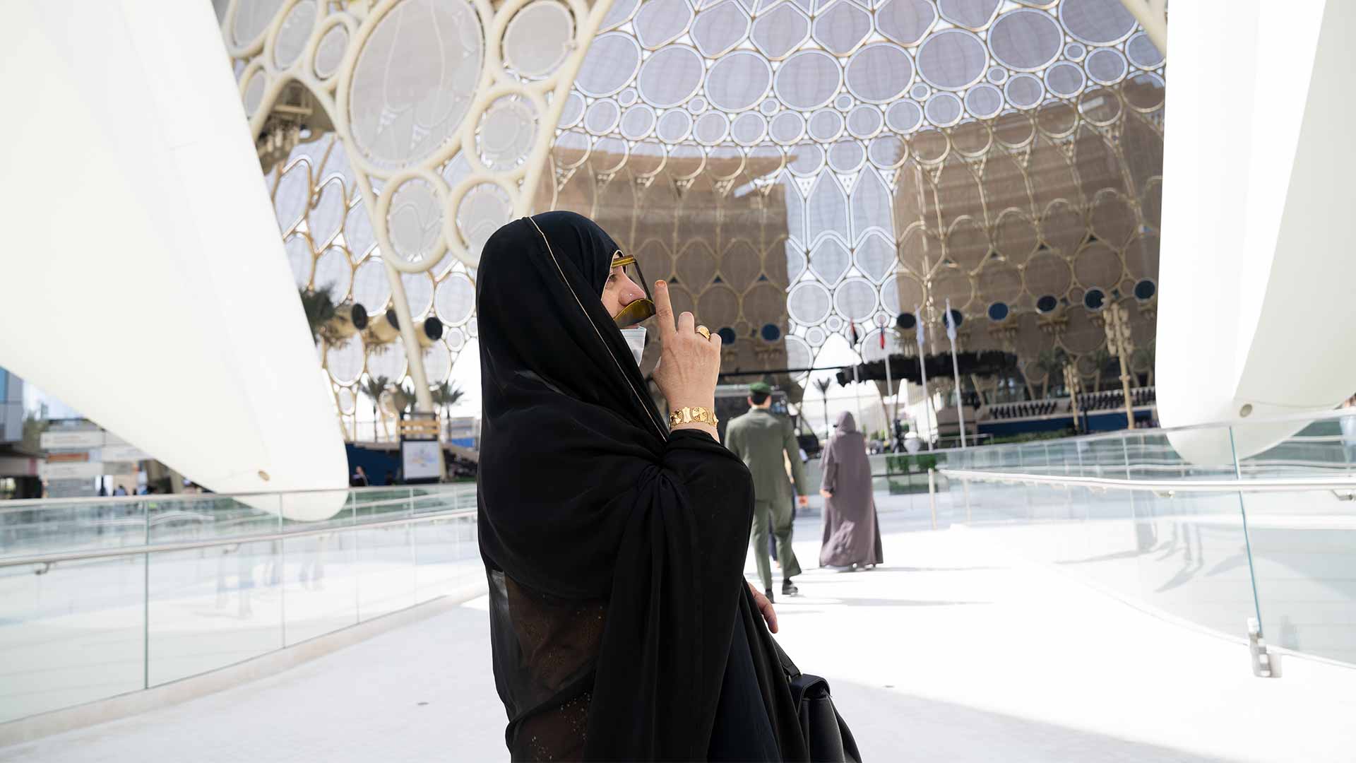 صورة بعنوان: "اجتماعية الشارقة" تنظم رحلة لـ 80 من كبار السن إلى إكسبو دبي   