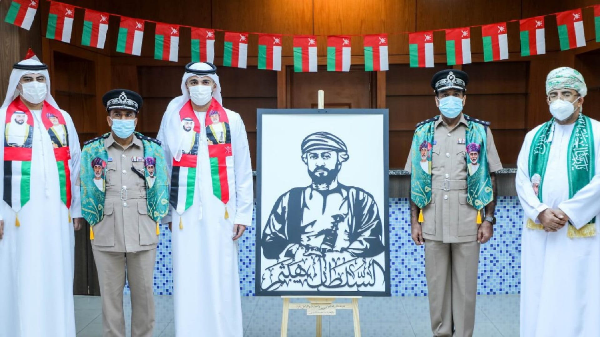 صورة بعنوان: "منافذ الشارقة" تشارك سلطنة عمان أفراحها باليوم الوطني الـ 51 