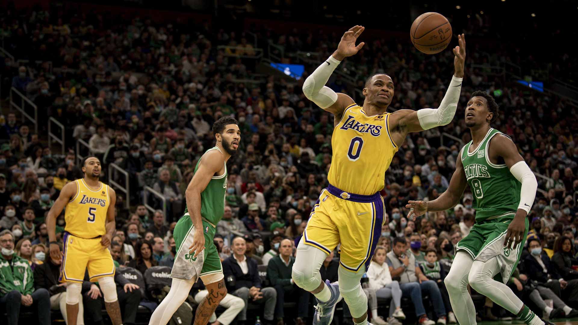 صورة بعنوان: لوس أنجليس ليكرز يتلقى الخسارة الثالثة توالياً في السلة الأميركي  