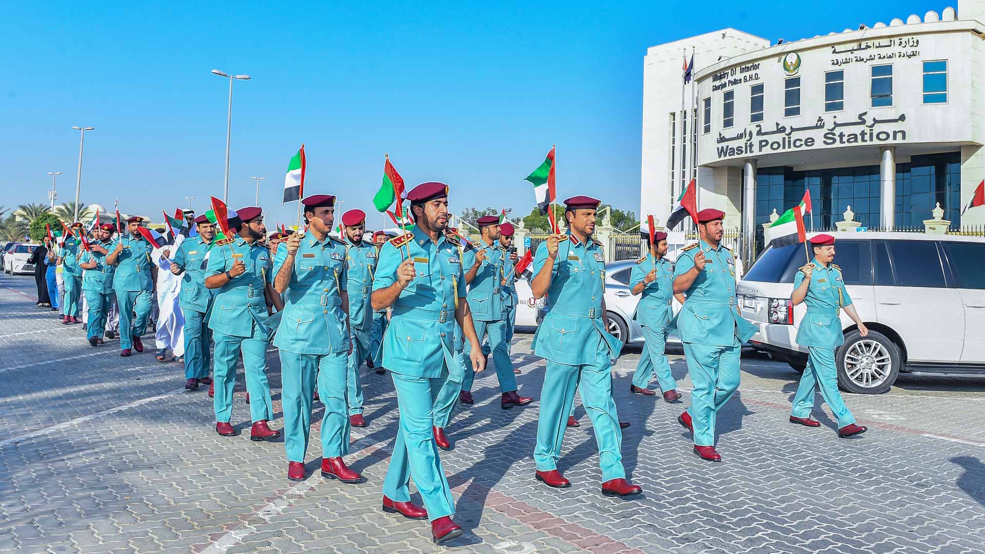 صورة بعنوان: شرطة الشارقة تستهل احتفالاتها الوطنية بمسيرة للعلم 