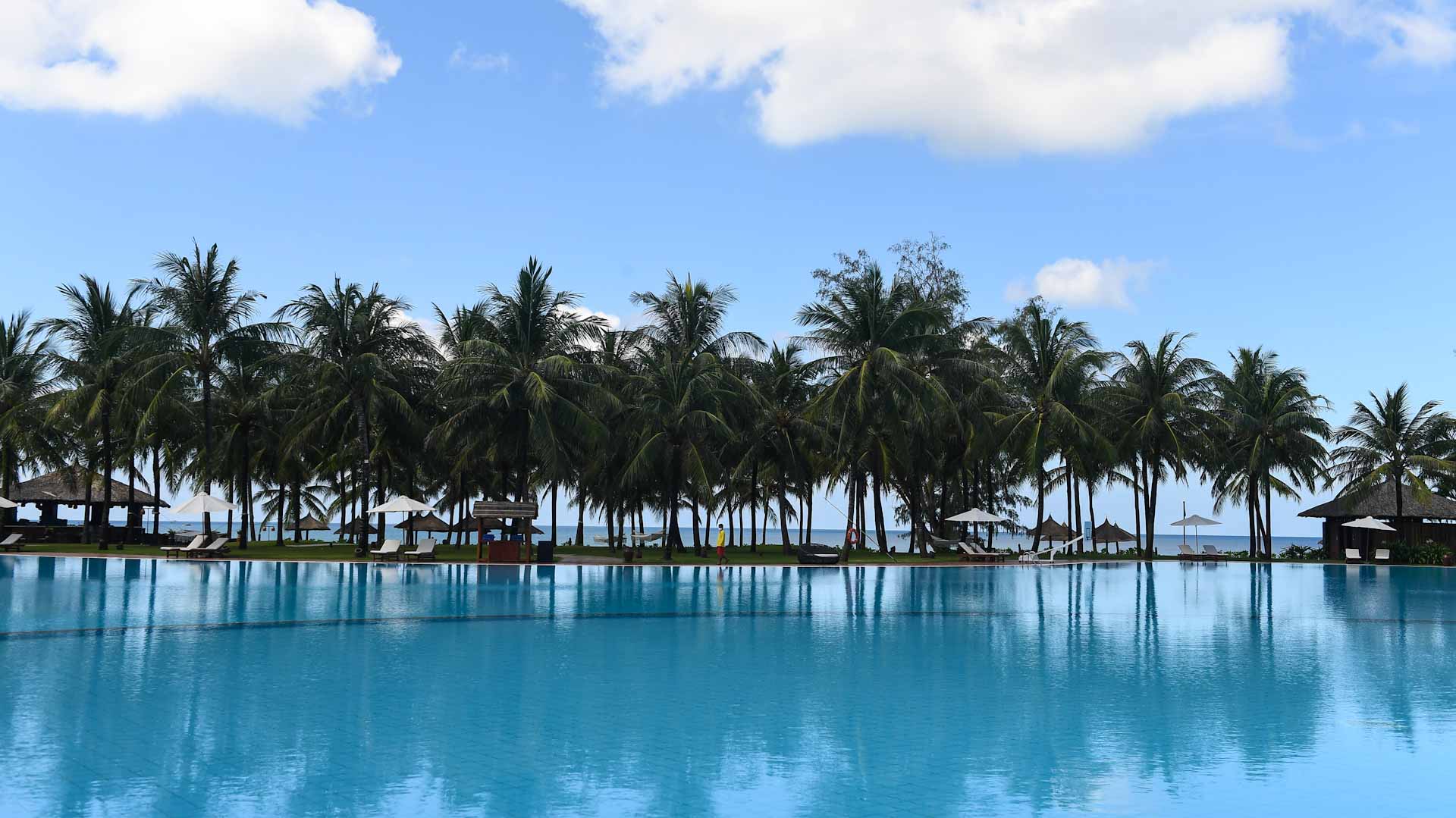 Image for the title: Vietnam's island welcomes first tourists after nearly 2 years 