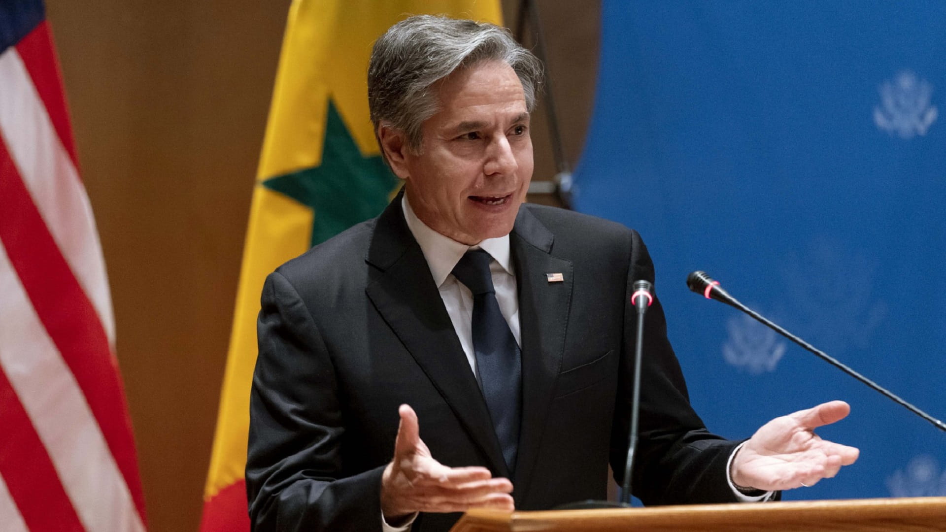 Image for the title: Blinken urges more Sudan progress before US aid resumes 