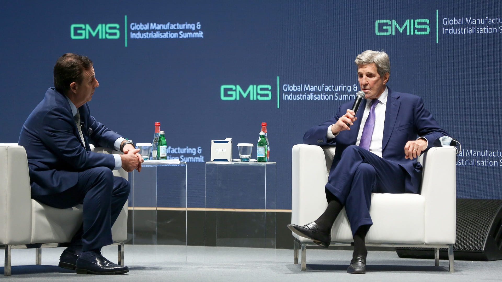 صورة بعنوان: كيري: الإمارات تبهر العالم بمبادرات خلاقة تساهم بتقدم الإنسانية  