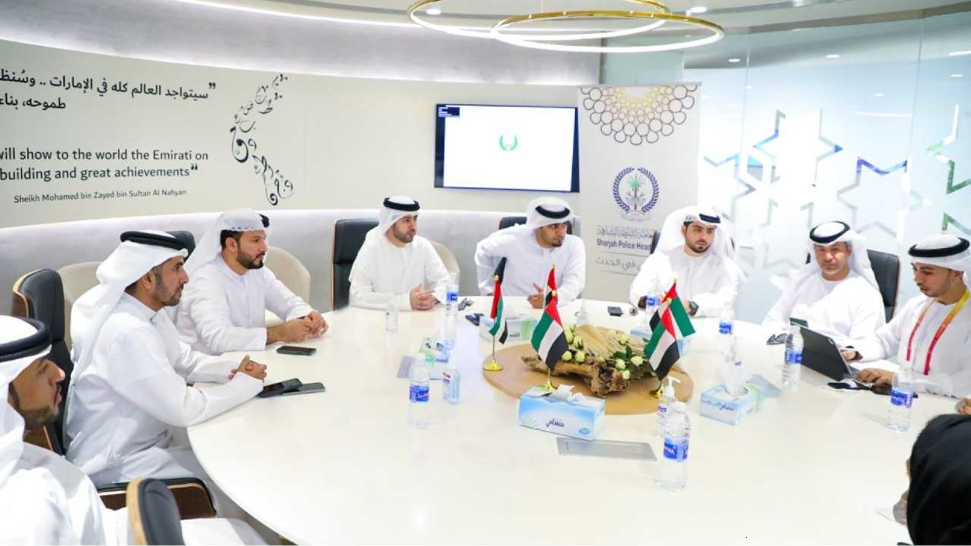 صورة بعنوان: شرطة الشارقة تناقش معايير العمل الاستراتيجي في المجال الإعلامي 