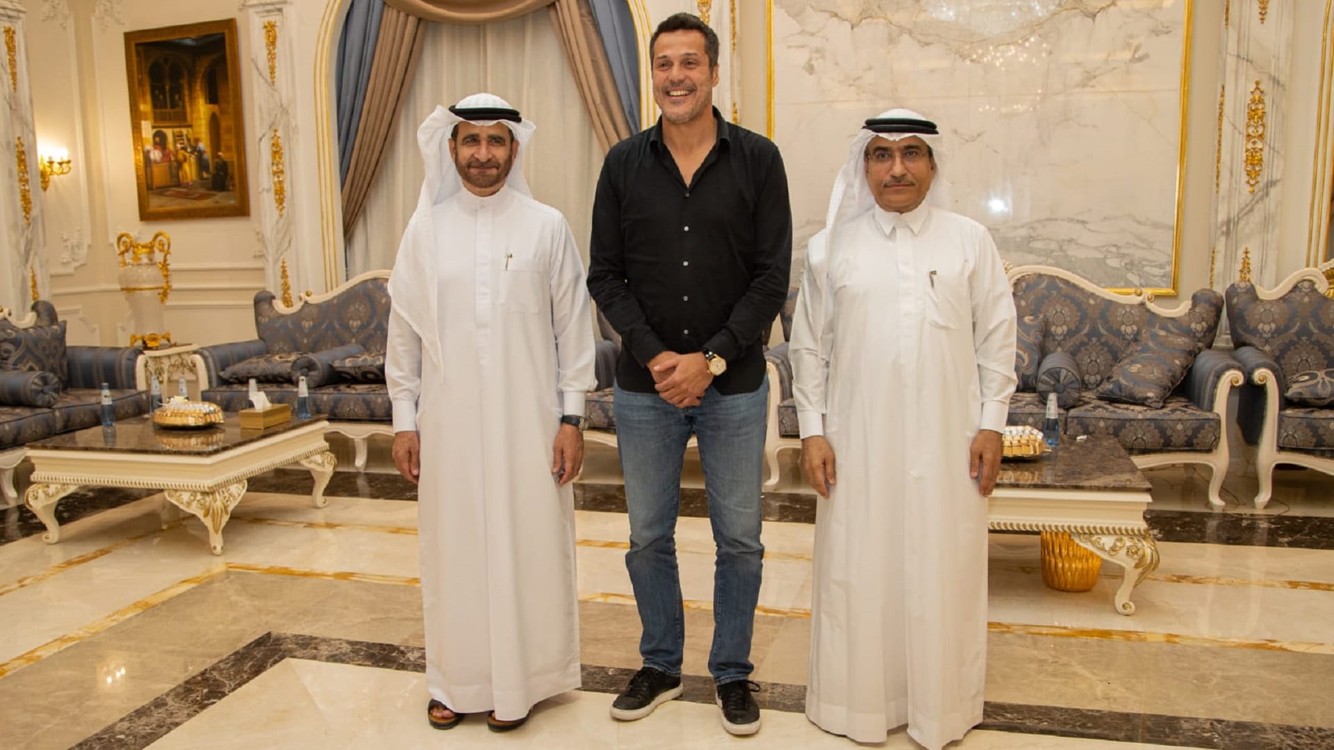 صورة بعنوان: أسطورة البرازيل جوليو سيزار يشيد بدورة كلباء للألعاب الشاطئية  