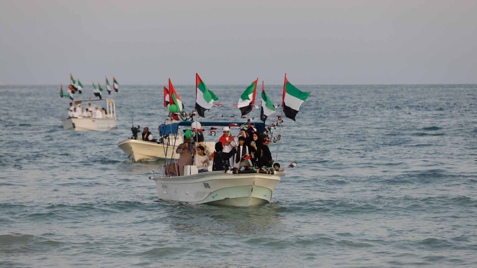 صورة بعنوان: أوبريت ومسيرة سيارات كلاسيكية بالشارقة احتفاء بعيد الاتحاد الـ 50 