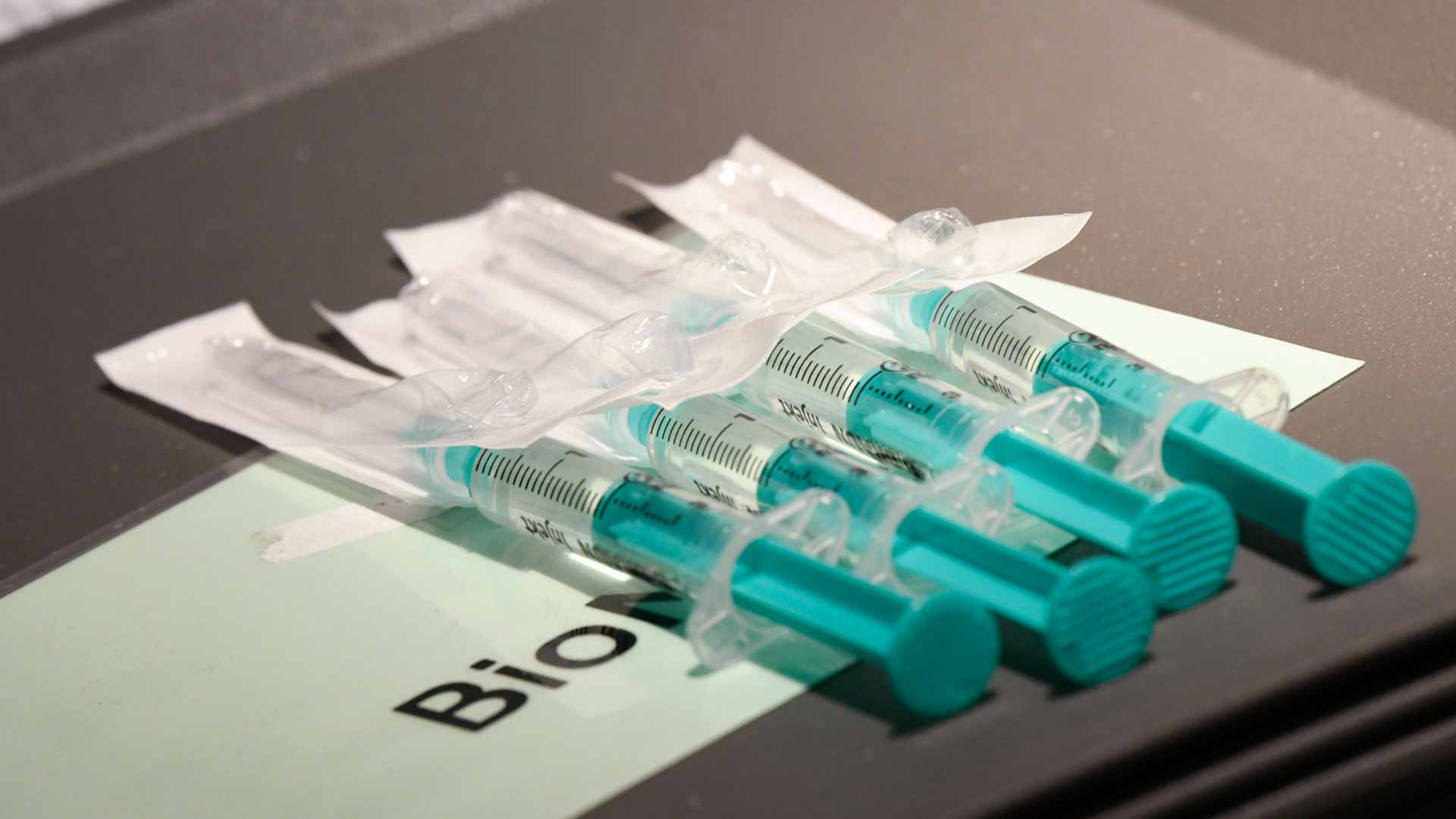 Image for the title: China administered total 2.443 billion doses of COVID-19 vaccines 