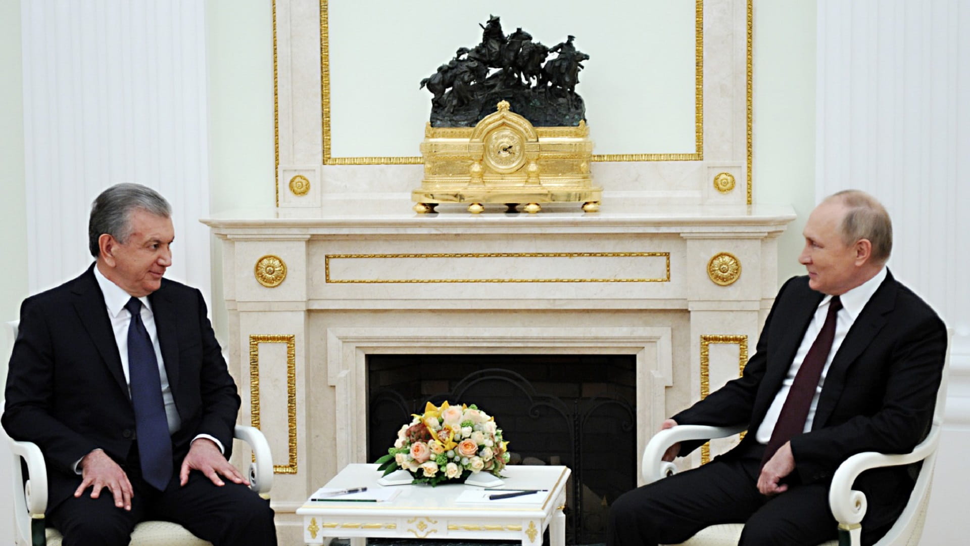 Image for the title: Putin to host Armenia, Azerbaijan leaders as fighting renews 