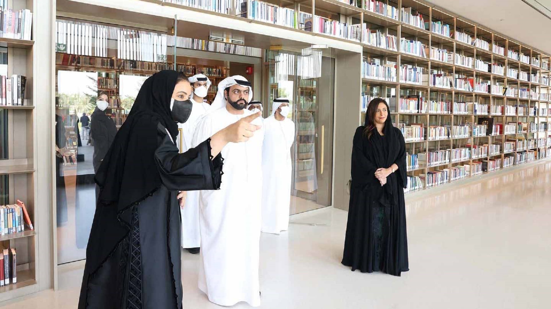 صورة بعنوان: ولي عهد الفجيرة يزور بيت الحكمة في الشارقة 