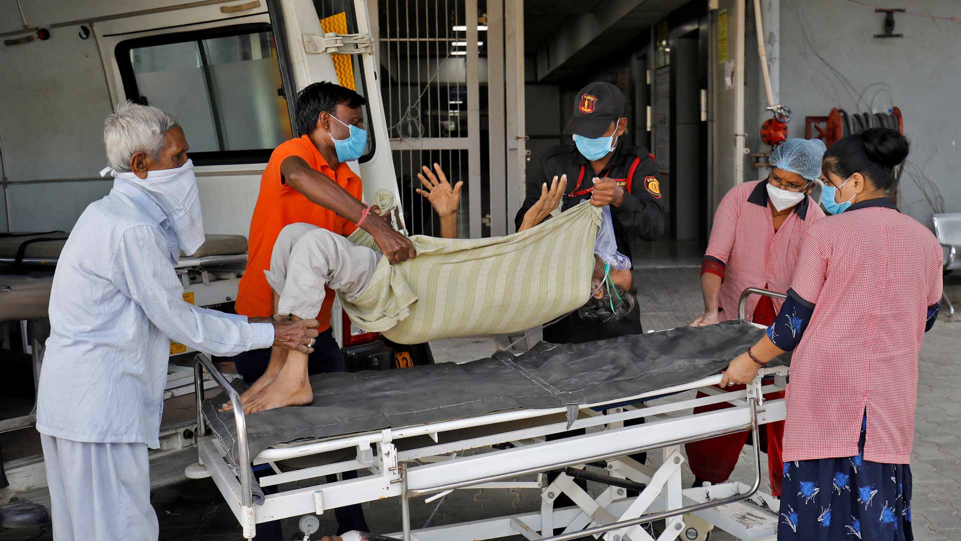 صورة بعنوان: تراجع عدد فحوص كورونا يثير قلق السلطات في الهند 