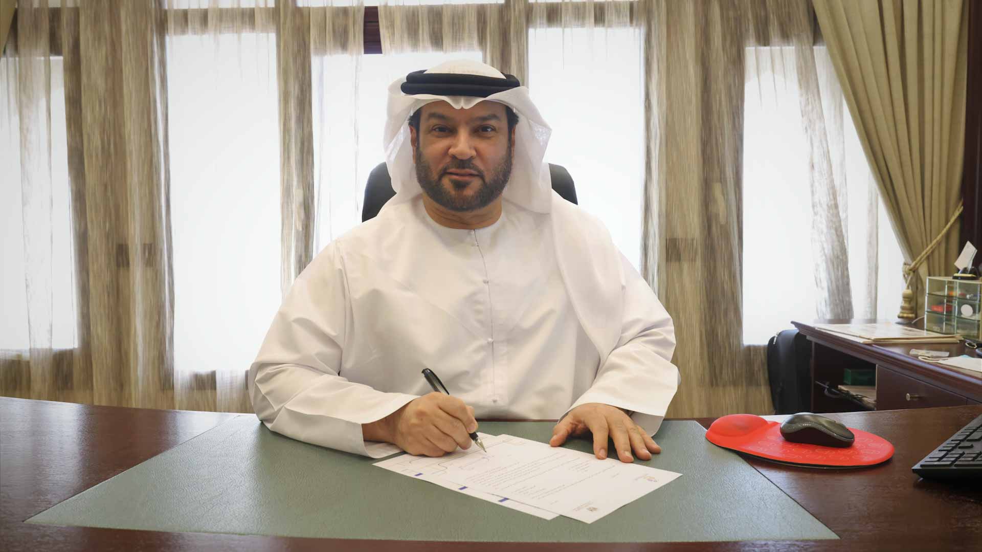 صورة بعنوان: 132 جـهـة في الشـــارقة توقع "وثيقة الالتزام بمراعــاة الســن" 