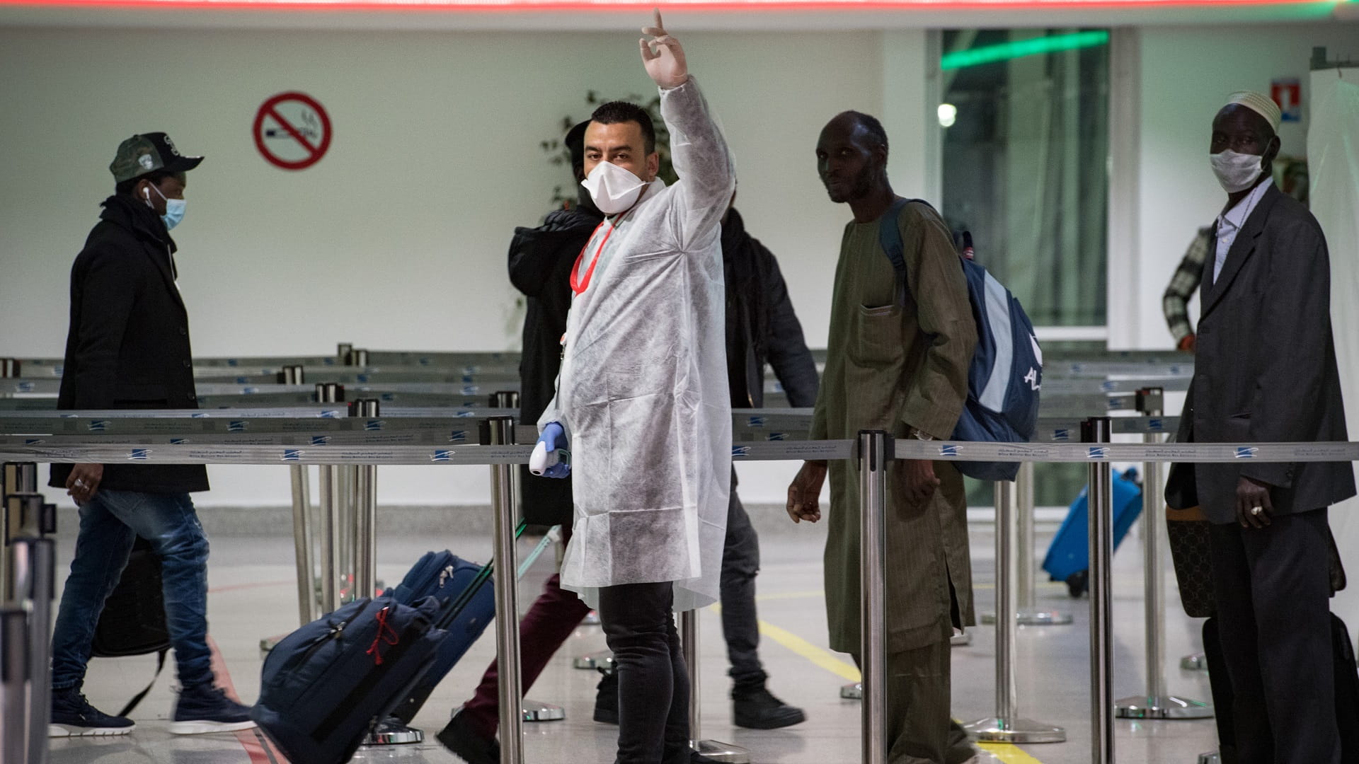 صورة بعنوان: المغرب يعلق الرحلات الجوية من فرنسا وإليها بسبب كوفيد-19 