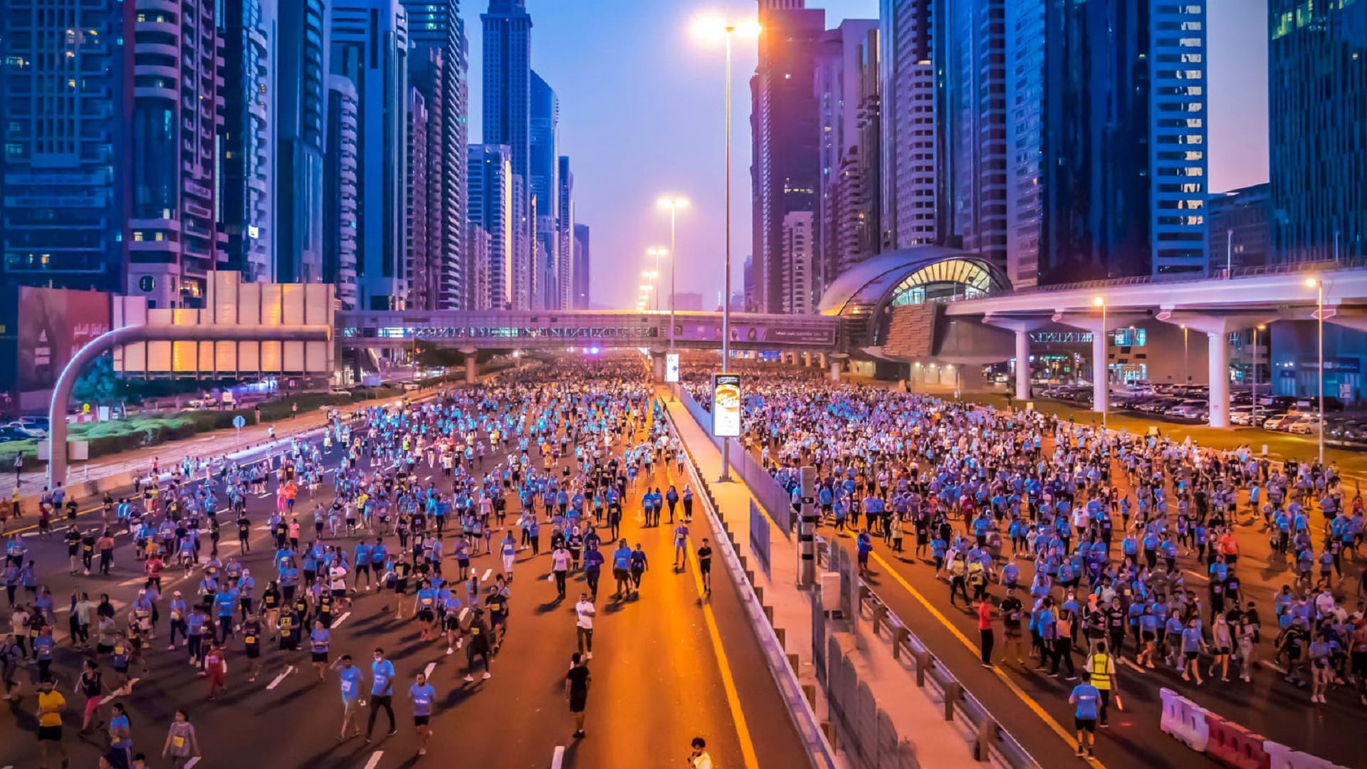 Image for the title: Dubai hosts world’s largest run as 146K partakers join Dubai Run 