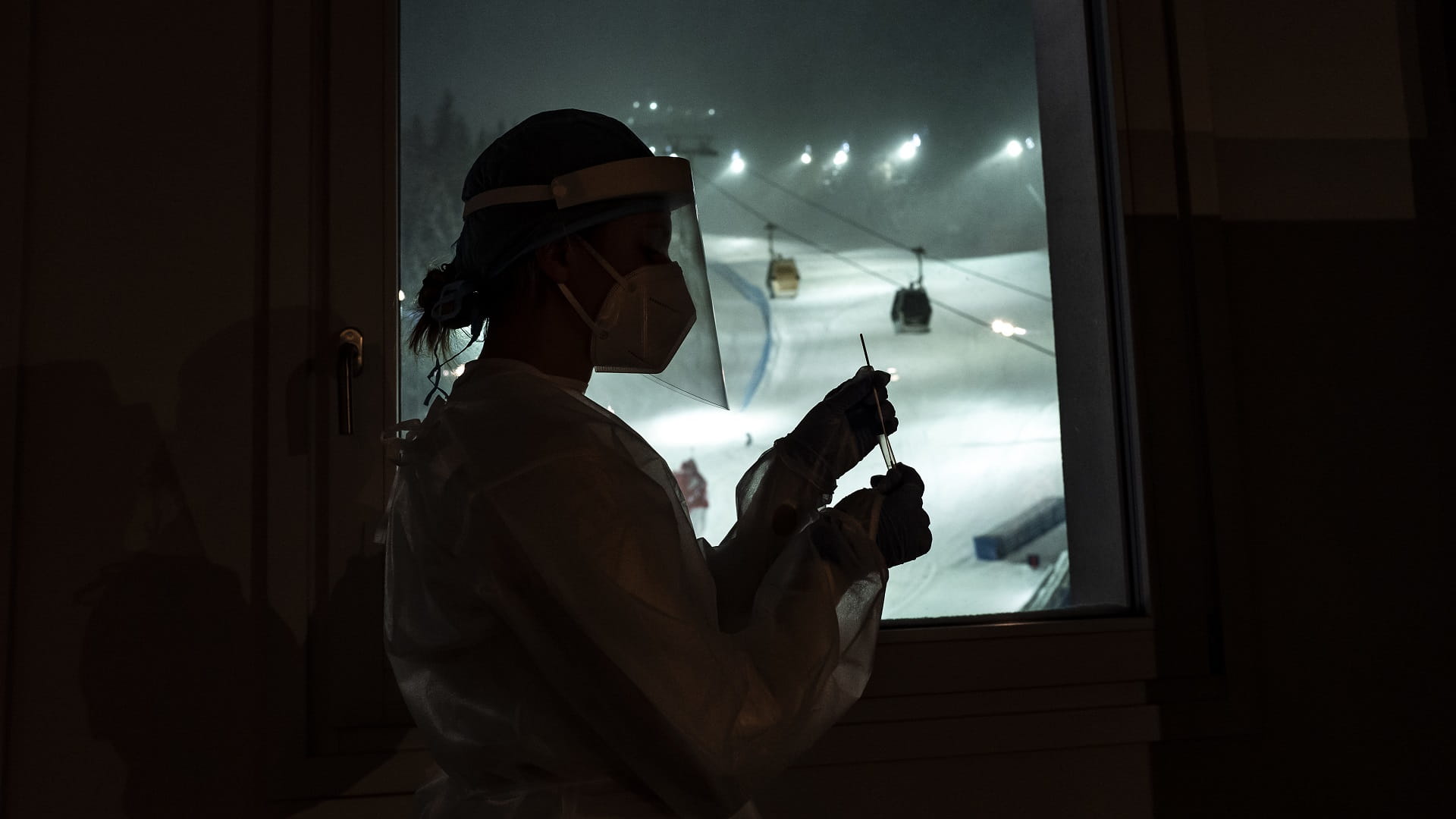 Image for the title: Italy reports 51 coronavirus deaths, 13,686 new cases 