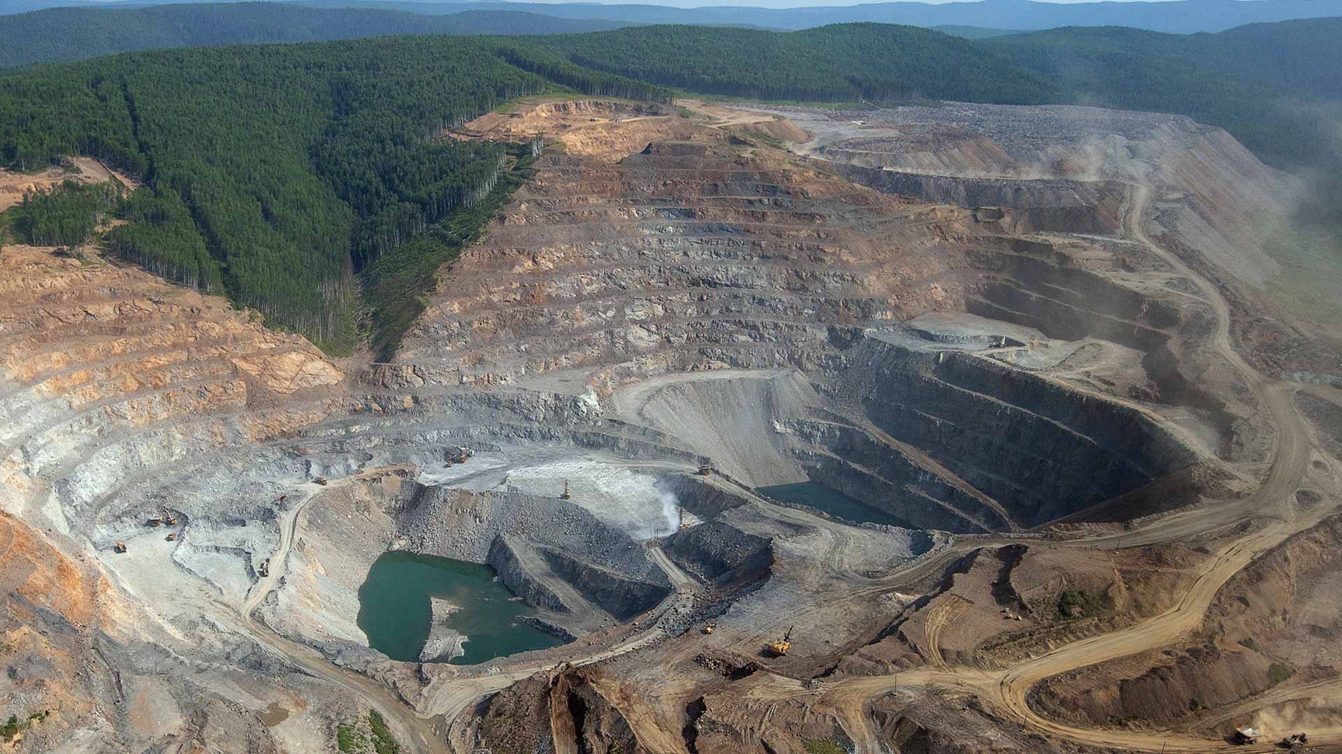 Image for the title: More than 50 reported dead in Siberia coal mine accident 