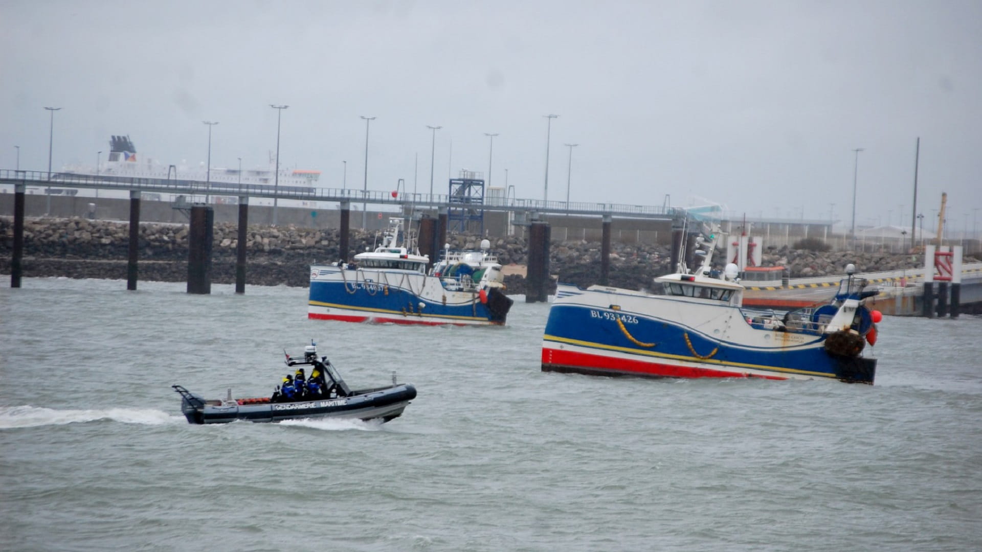 Image for the title: French fishermen block freight access to Channel Tunnel 