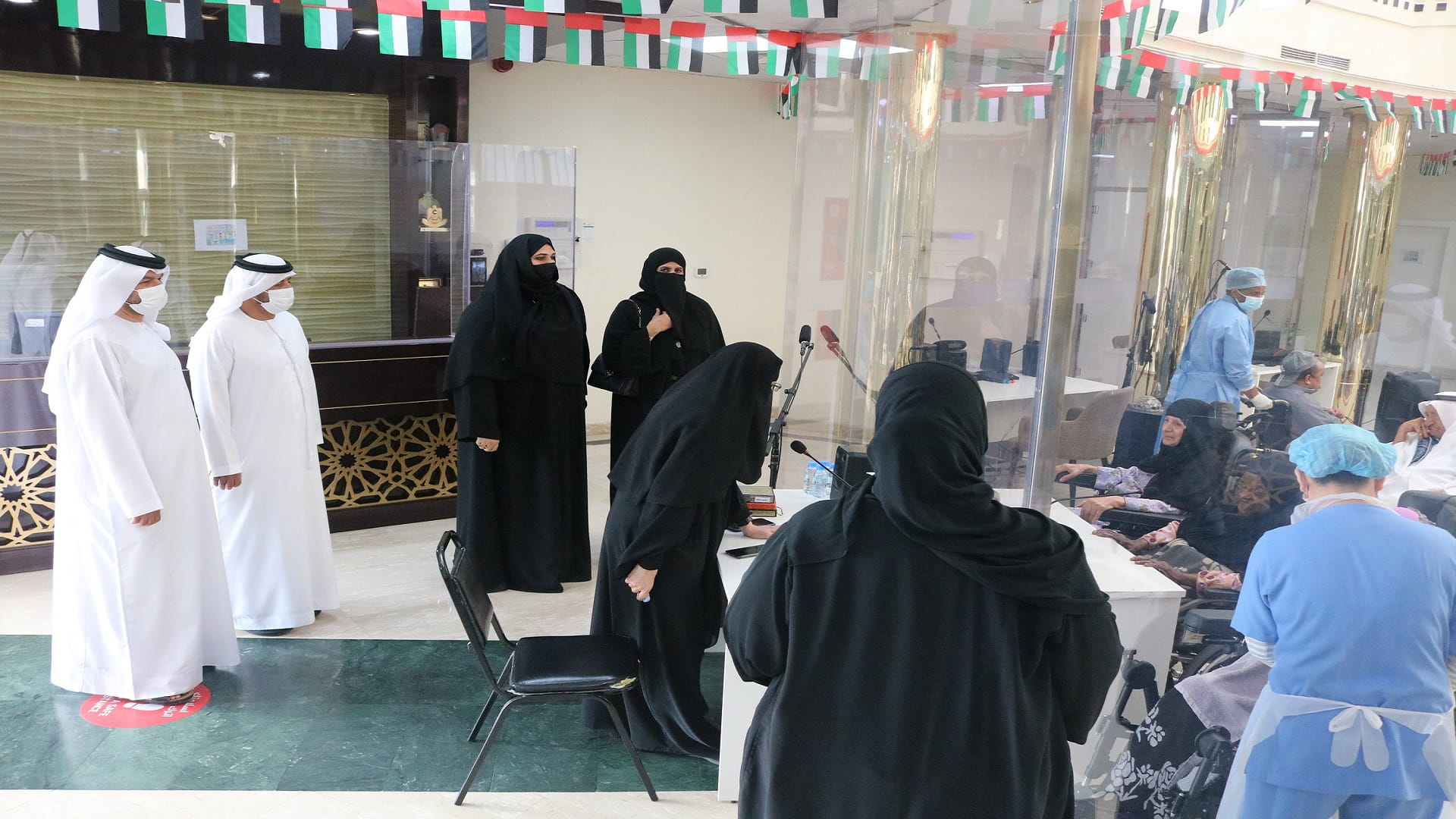 صورة بعنوان: لجنة بـ "استشاري الشارقة" تبدأ أعمالها بزيارة دار رعاية المسنين  