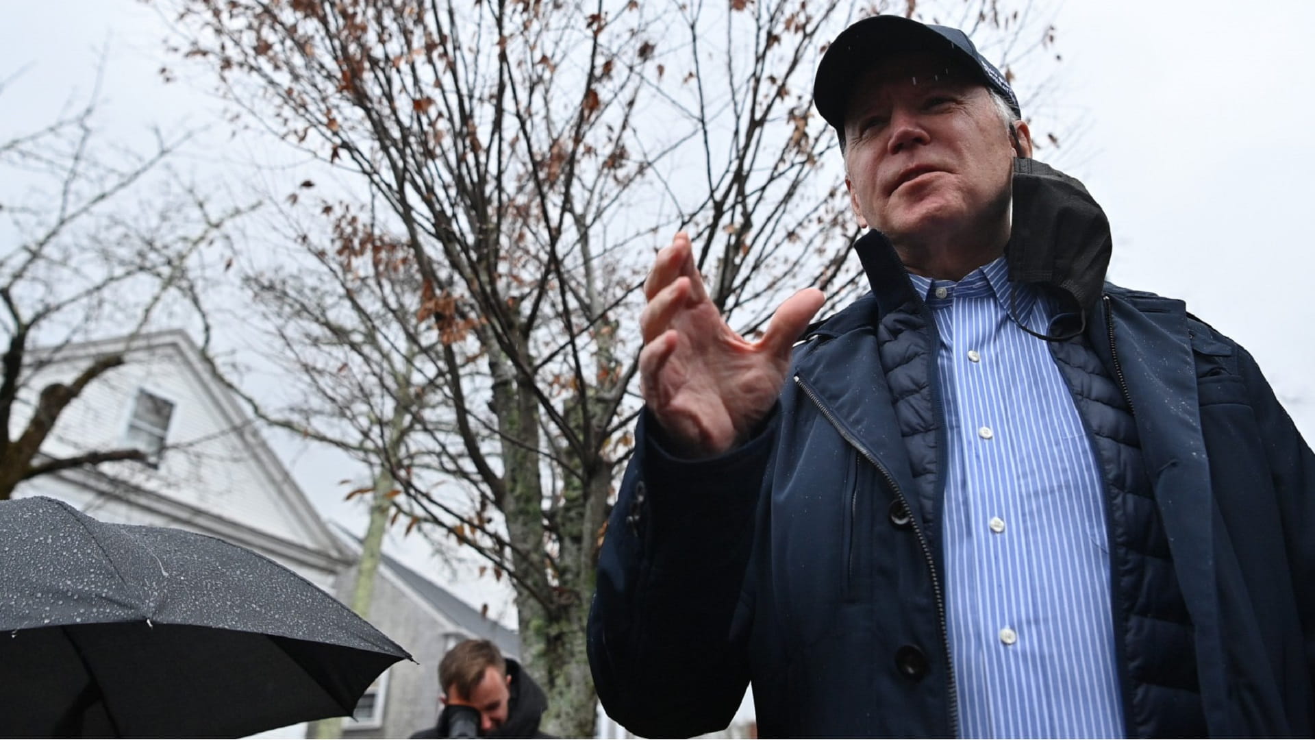 Image for the title: Biden says likely to speak to Russian, Ukrainian leaders 