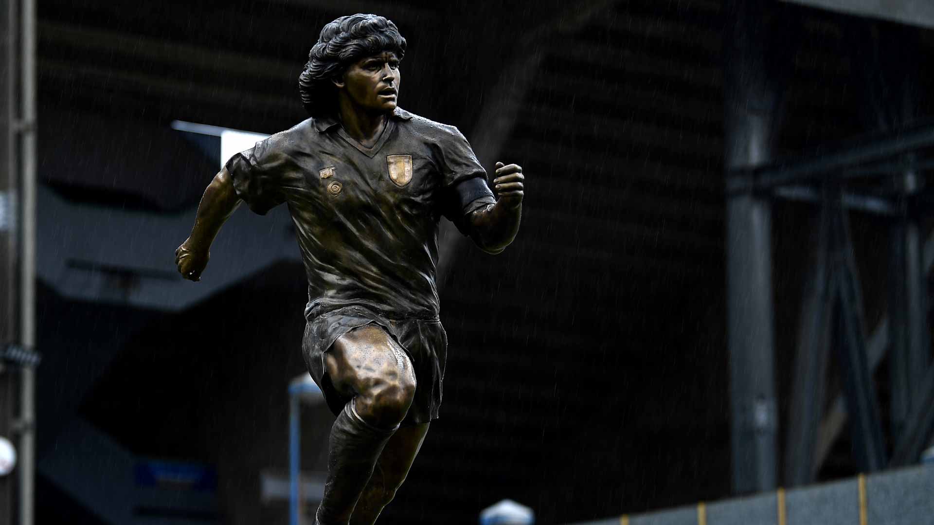 Image for the title: Naples unveils Maradona anniversary statue 