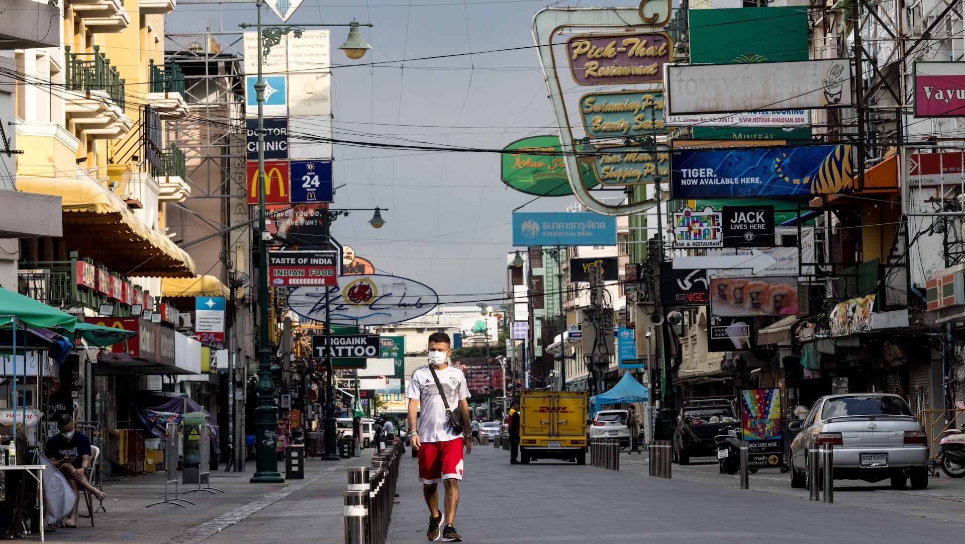 Image for the title: Thailand bans entry from 8 African countries over Omicron variant 