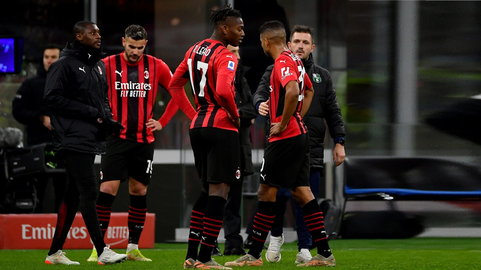 صورة بعنوان: ميلان يتعثر أمام ساسولو في الدوري الإيطالي لكرة القدم 