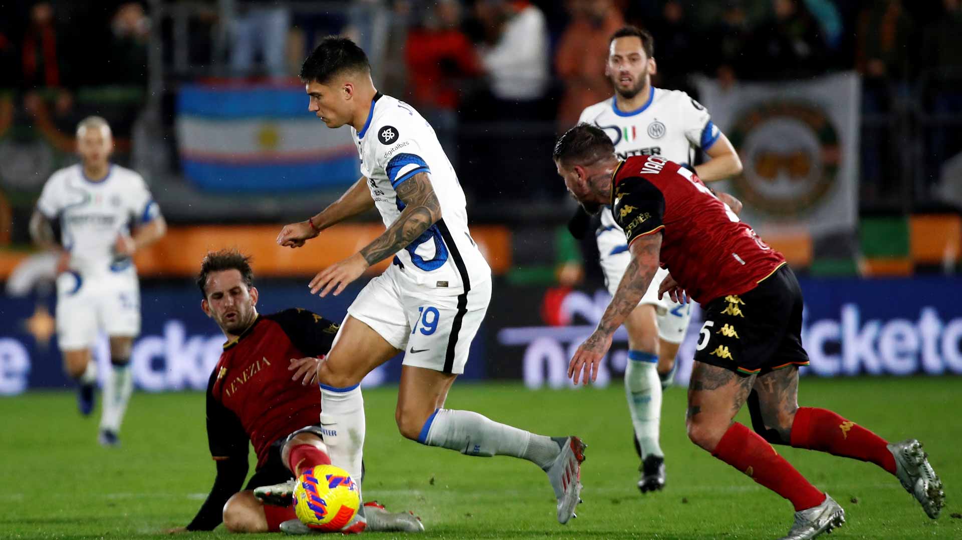 Image for the title: Inter Milan close gap on leaders with away win over Venezia 