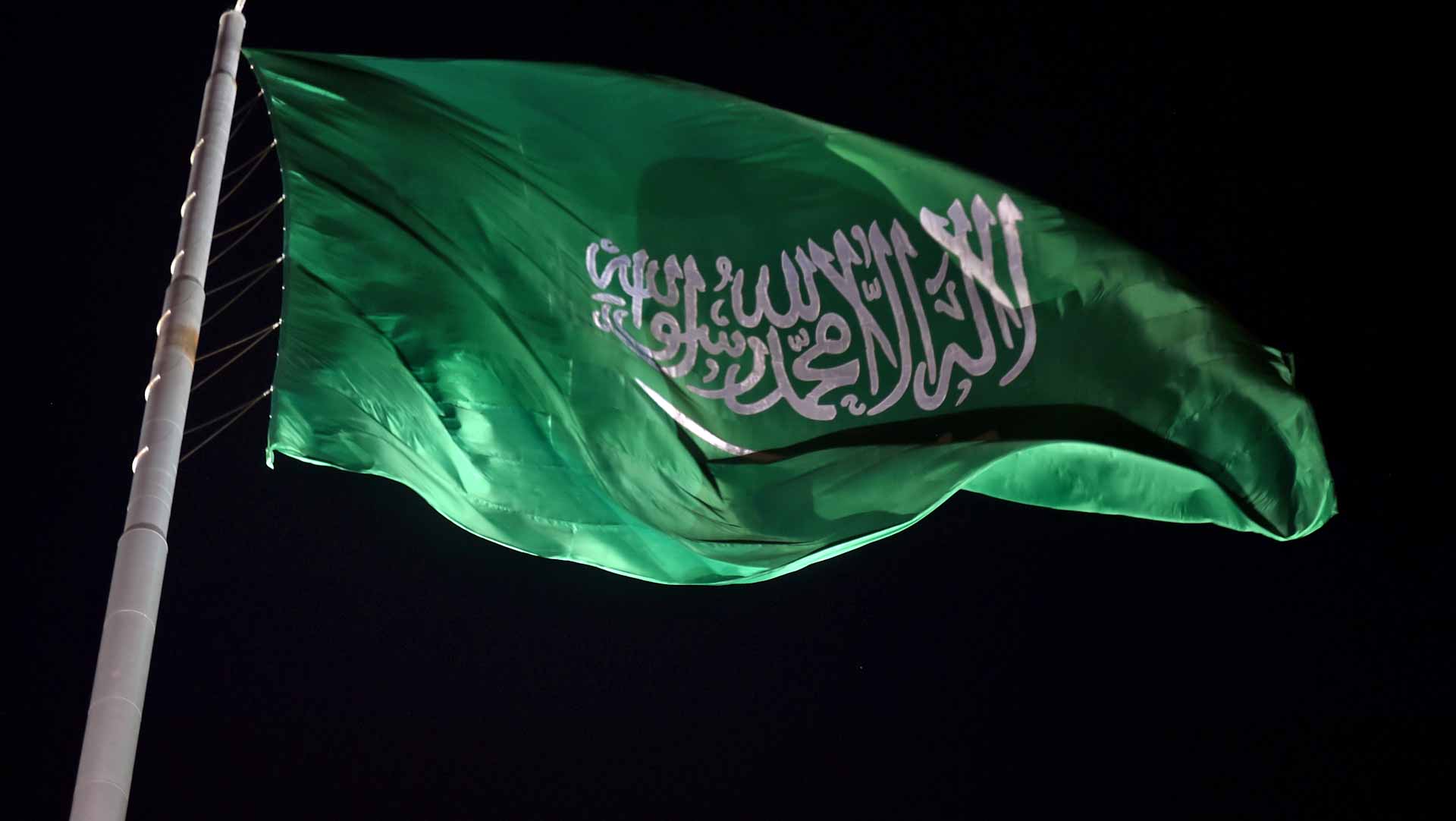 Image for the title: Saudi Arabia halts flights from more African nations 