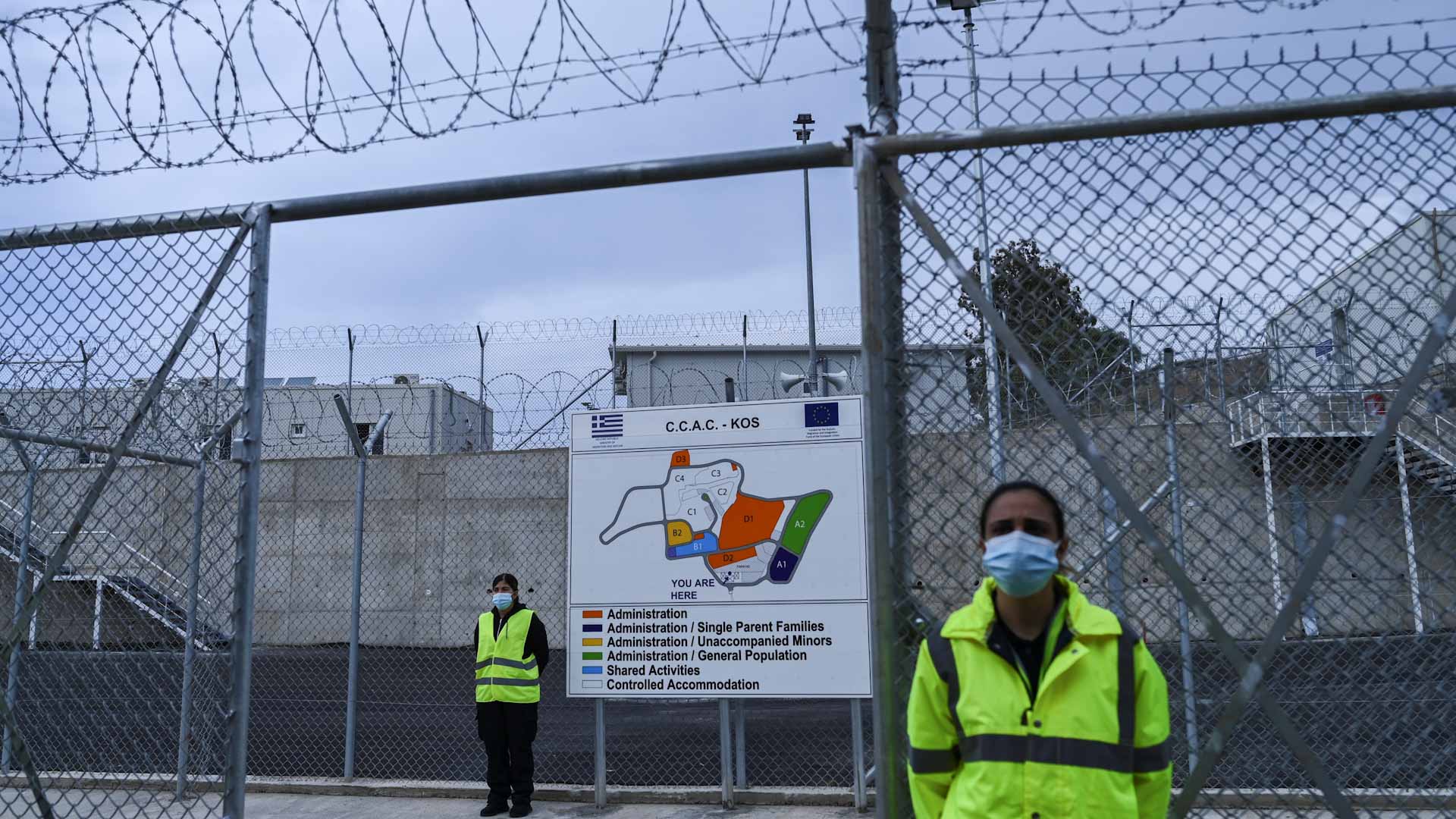 صورة بعنوان: وسط قيود صارمة...اليونان تفتح مخيمين مغلقين جديدين لطالبي اللجوء 