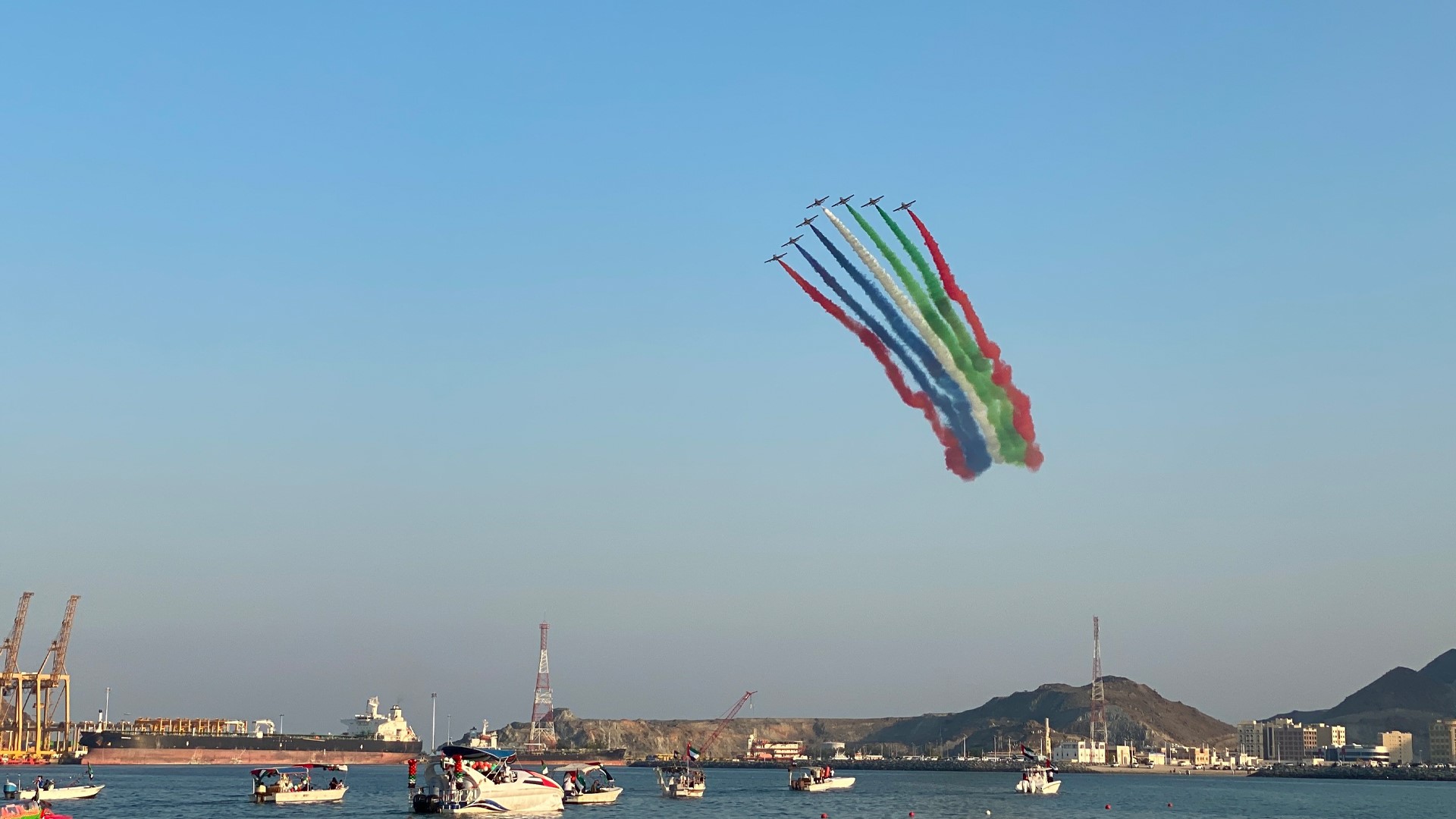 صورة بعنوان: مسيرة من ذهب  