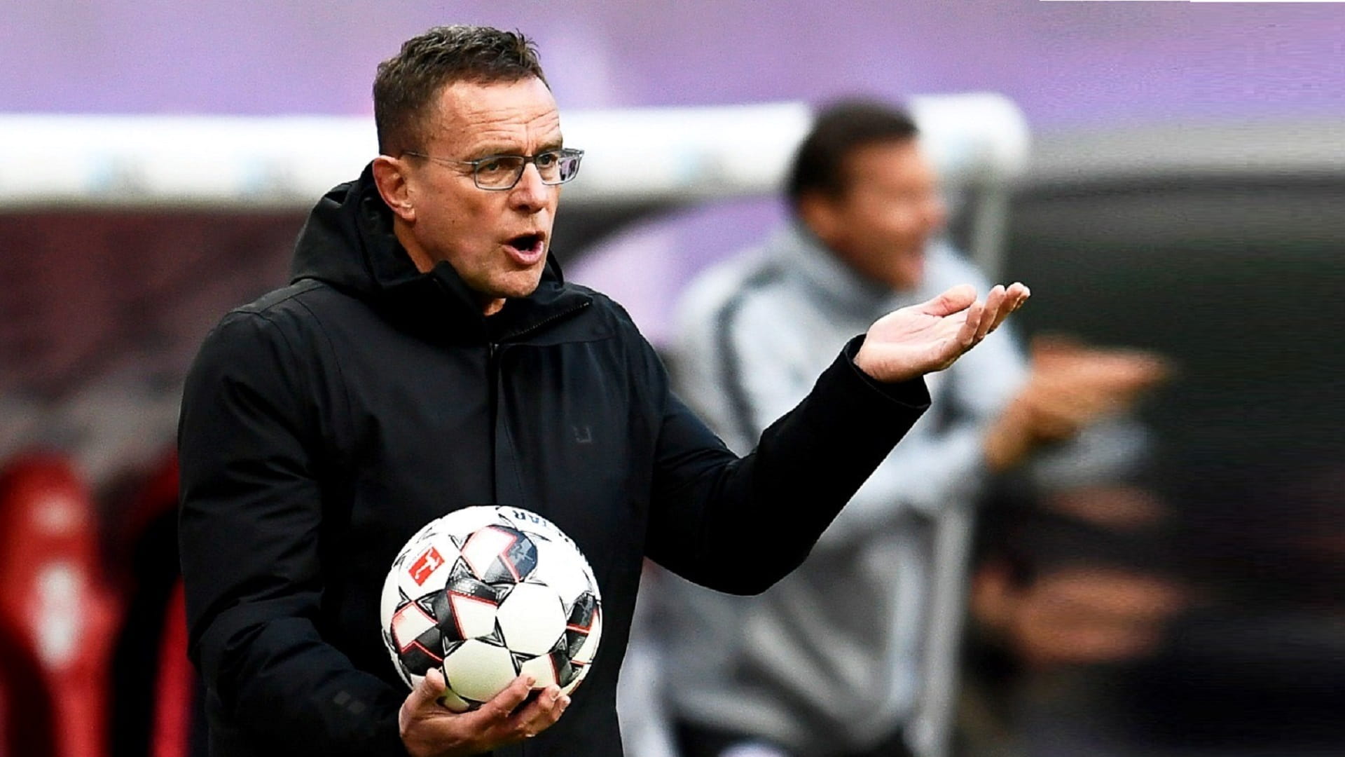 صورة بعنوان: مانشستر يونايتد الإنجليزي يتعاقد مع المدرب رالف رانجنيك 