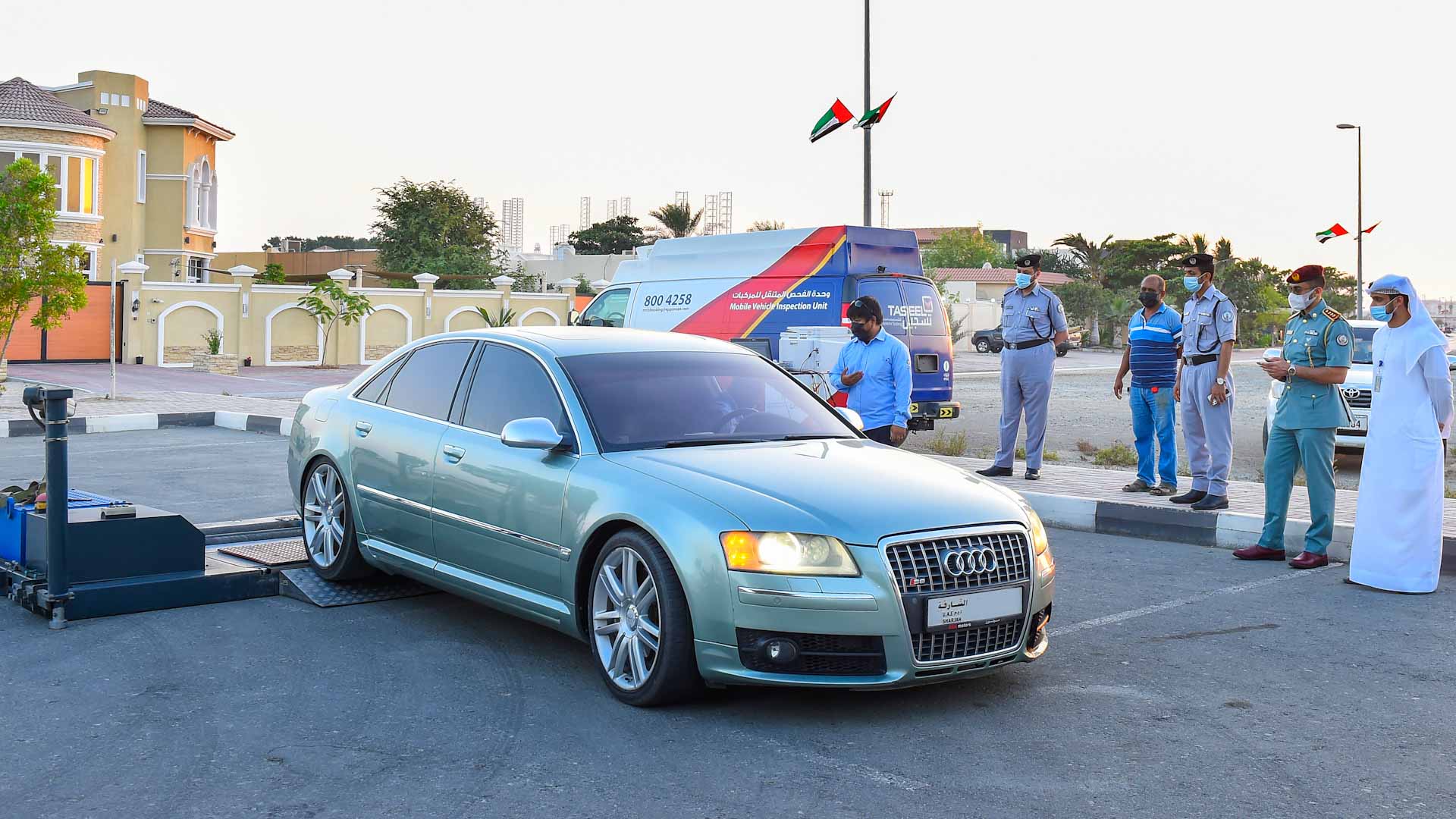 صورة بعنوان: شرطة الشارقة تواصل تقديم خدماتها المرورية لسكان الحمرية   