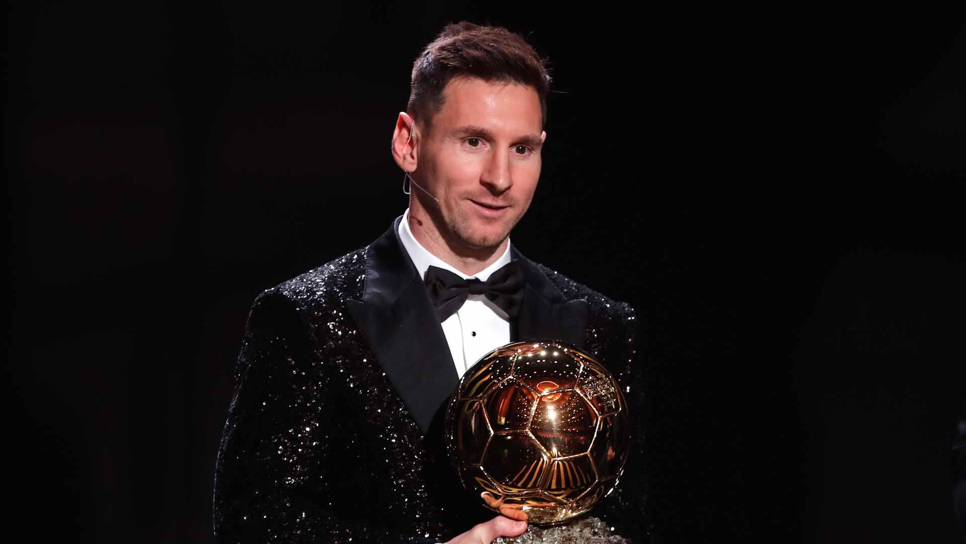 Image for the title: Messi claims record-extending seventh Ballon d'Or 
