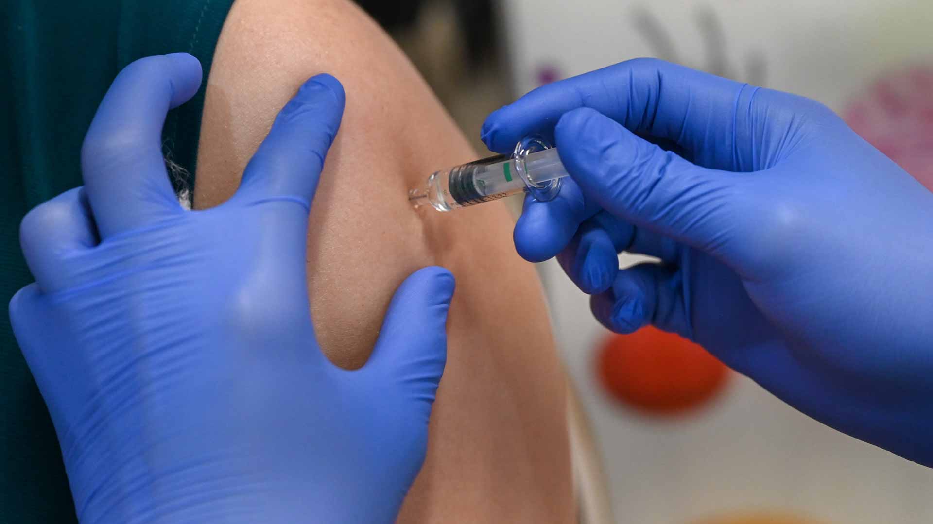 Image for the title: Singapore boosts testing, holds off on reopening over Omicron 