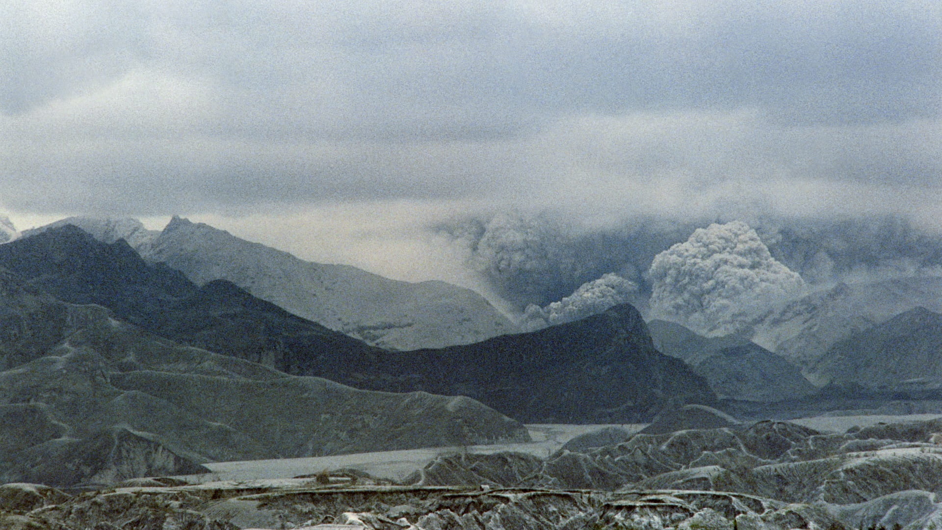 Image for the title: Philippine volcano erupts but no ashfall 