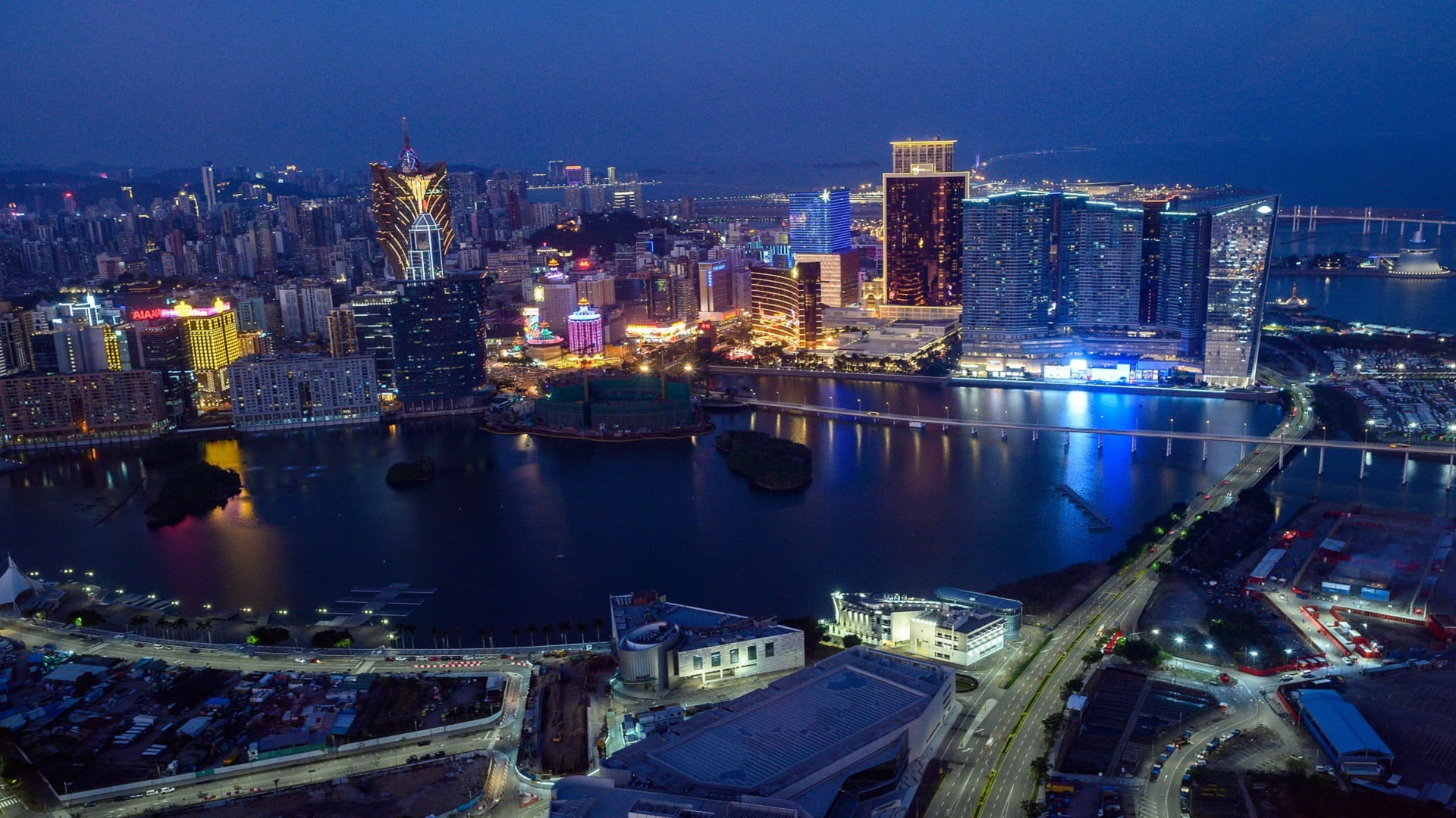 Image for the title: Shares in Macau's Suncity collapse after boss detained 