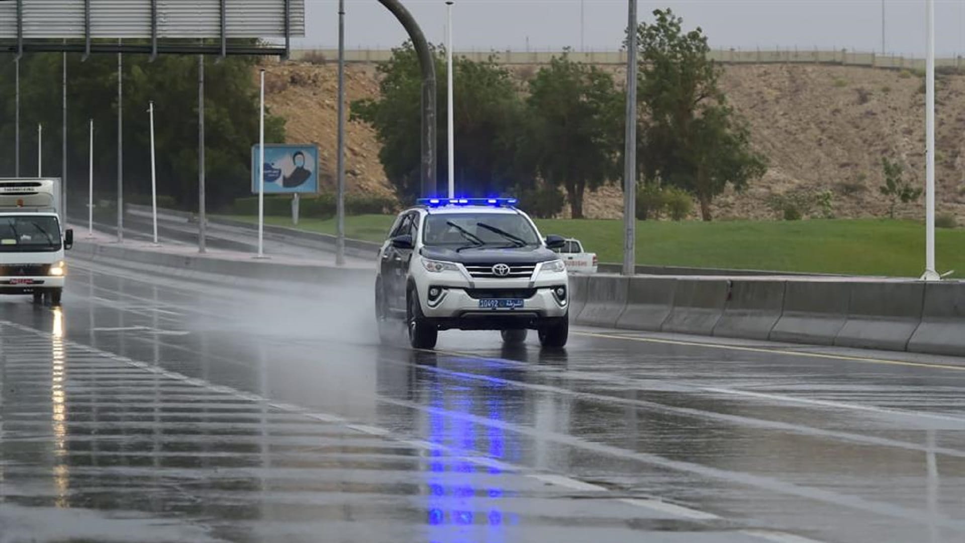صورة بعنوان: خفض تصنيف الإعصار شاهين إلى عاصفة مدارية بعد وصوله إلى اليابسة 