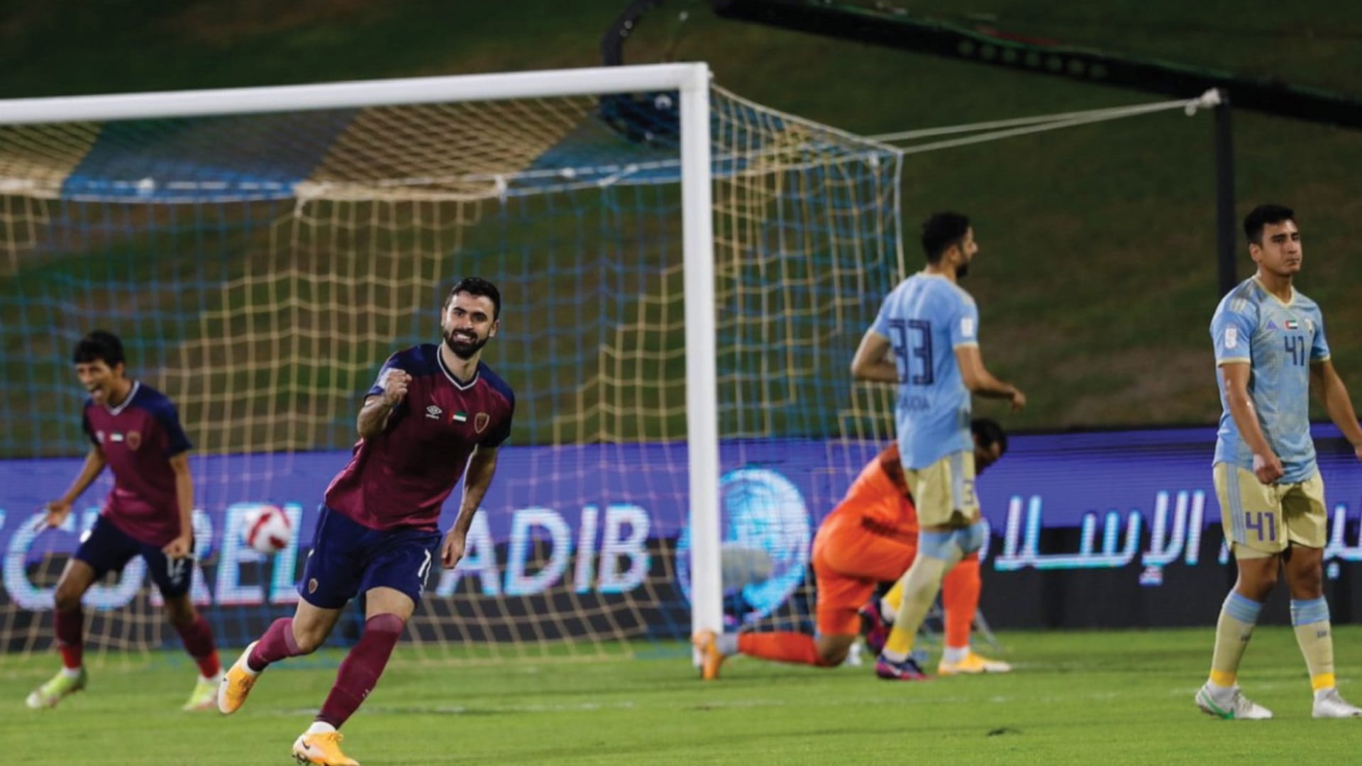 صورة بعنوان: الوحدة يتألق مع مدربه الجديد ويهزم الظفرة بثلاثية في دوري أدنوك 