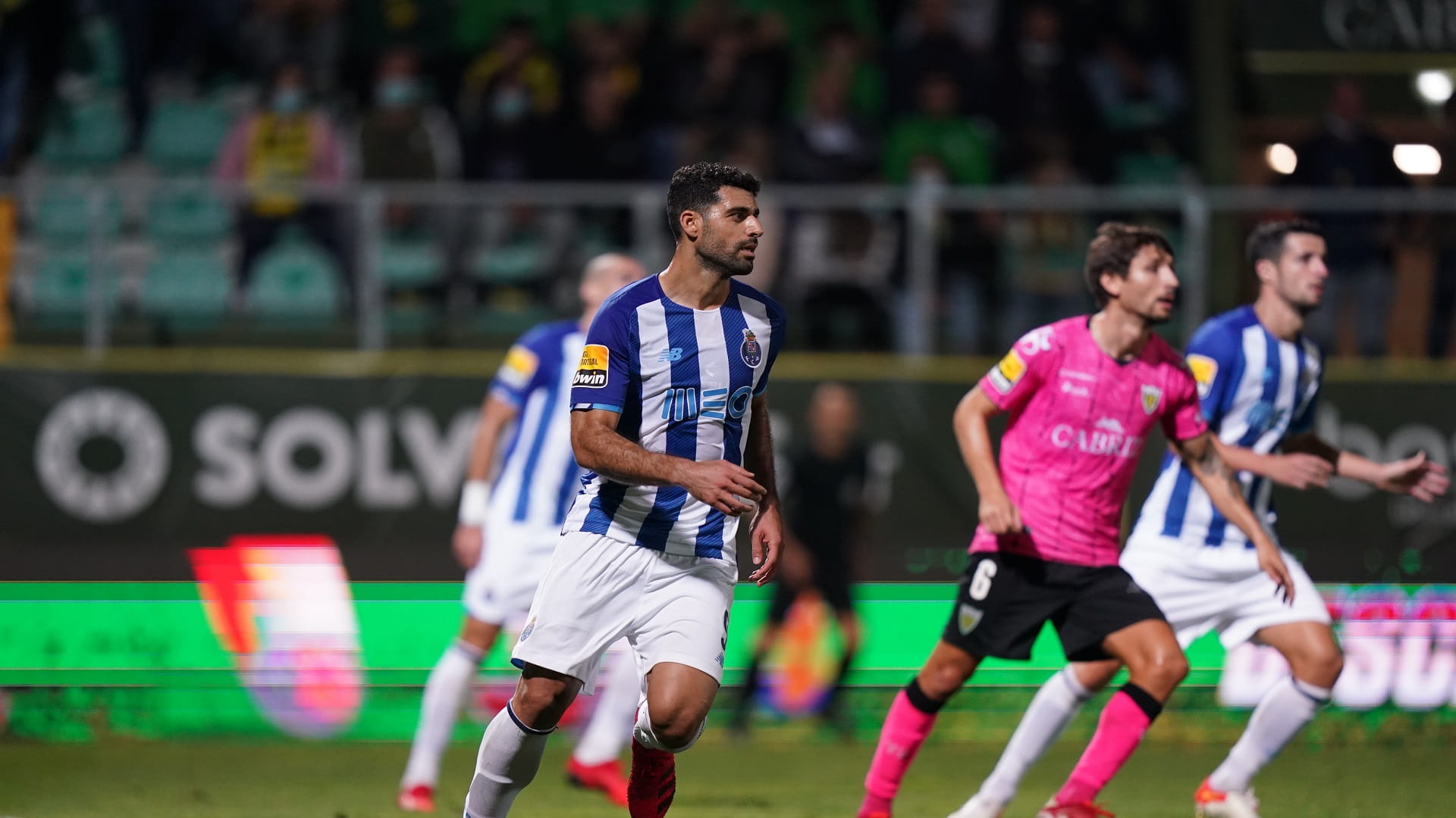 صورة بعنوان: بورتو يصعد مؤقتاً لصدارة الدوري البرتغالي لكرة القدم 