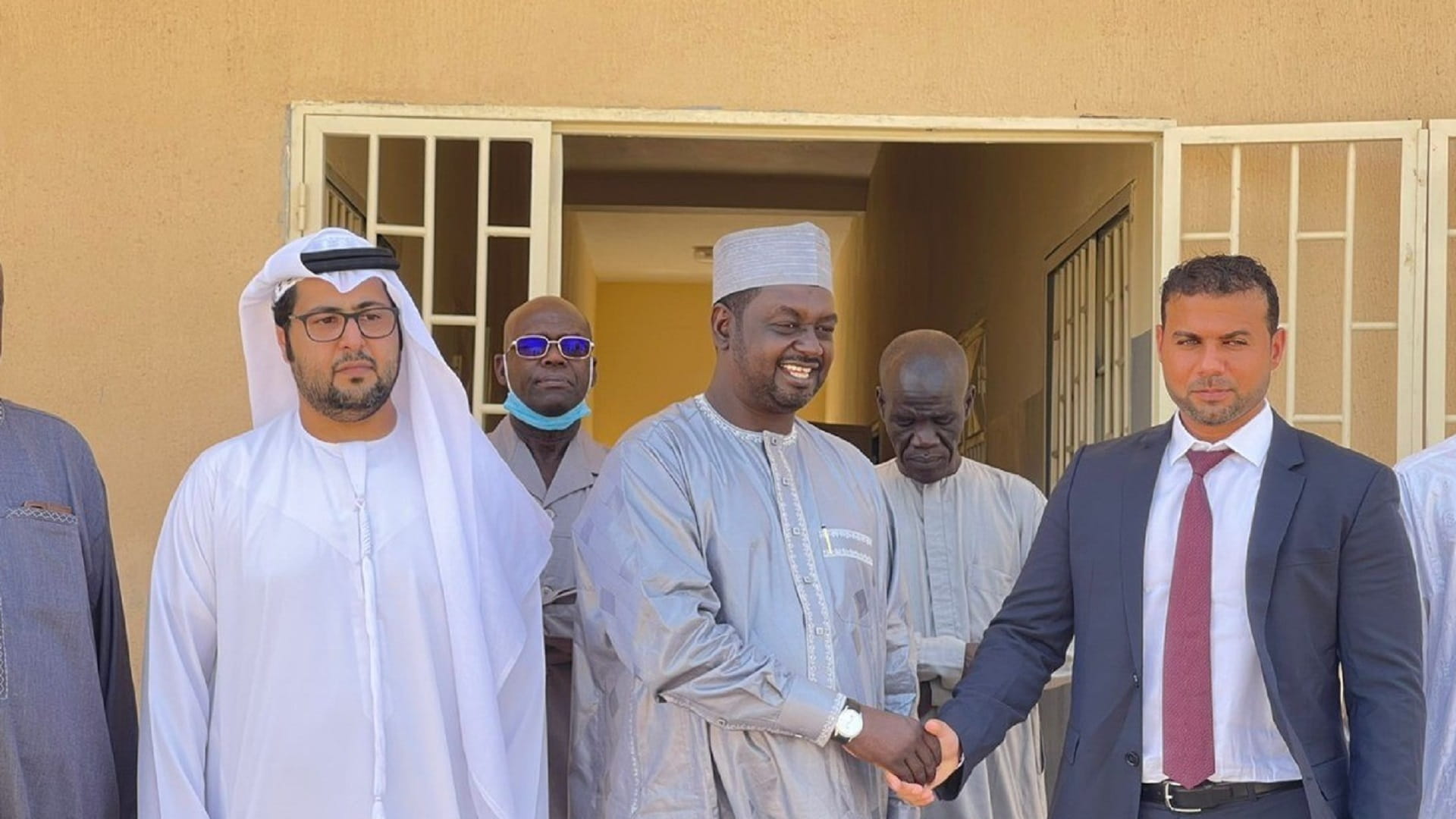 صورة بعنوان: "زايد الإنسانية" تدشن مجمع الشيخ زايد التعليمي بأنجامينا التشادية 