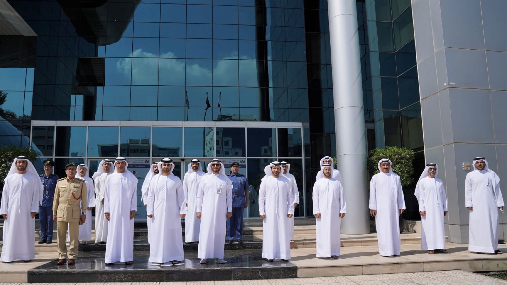 صورة بعنوان: منصور بن محمد يستعرض جهود جمارك دبي بحماية أمن المنافذ الحدودية 