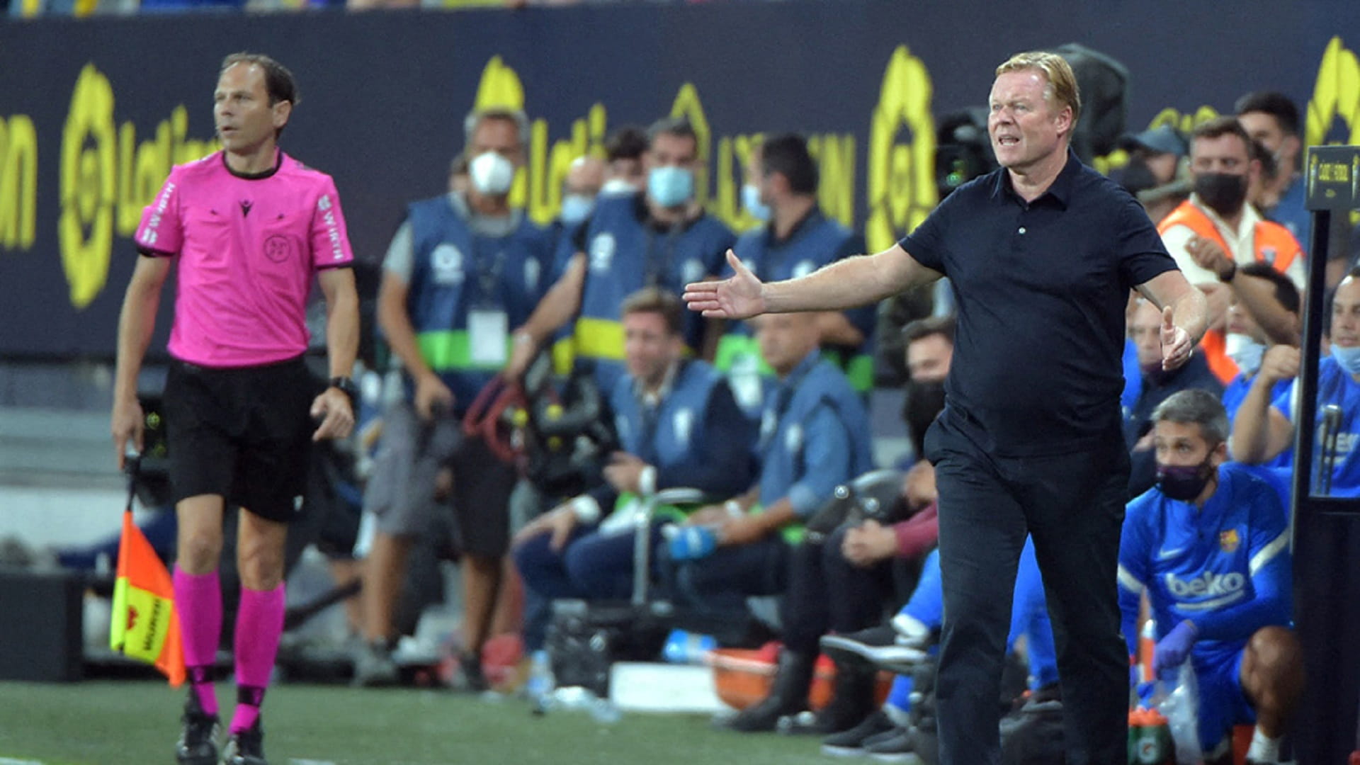 صورة بعنوان: رئيس نادي برشلونة الإسباني يجدد الثقة بالمدرب كومان 