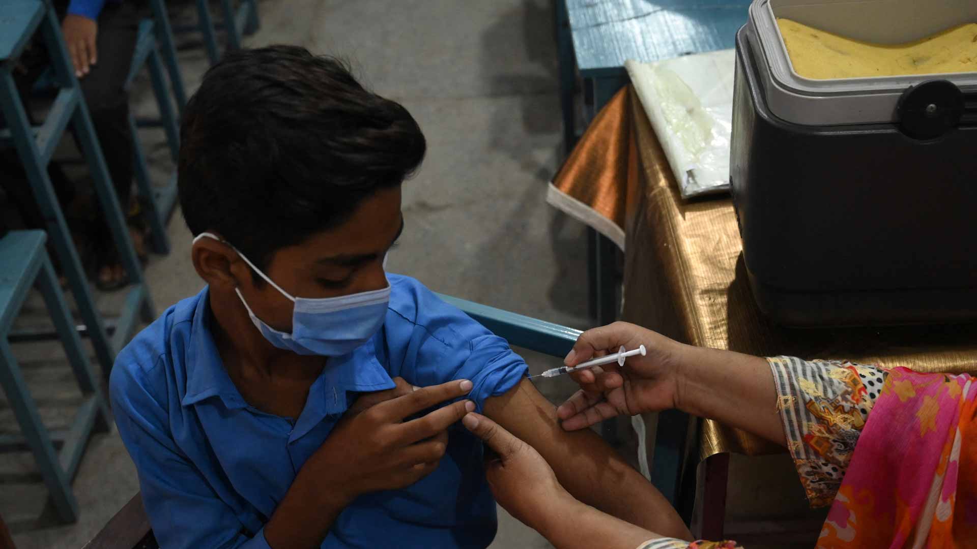 Image for the title: Worldwide coronavirus cases cross 234.74 million 