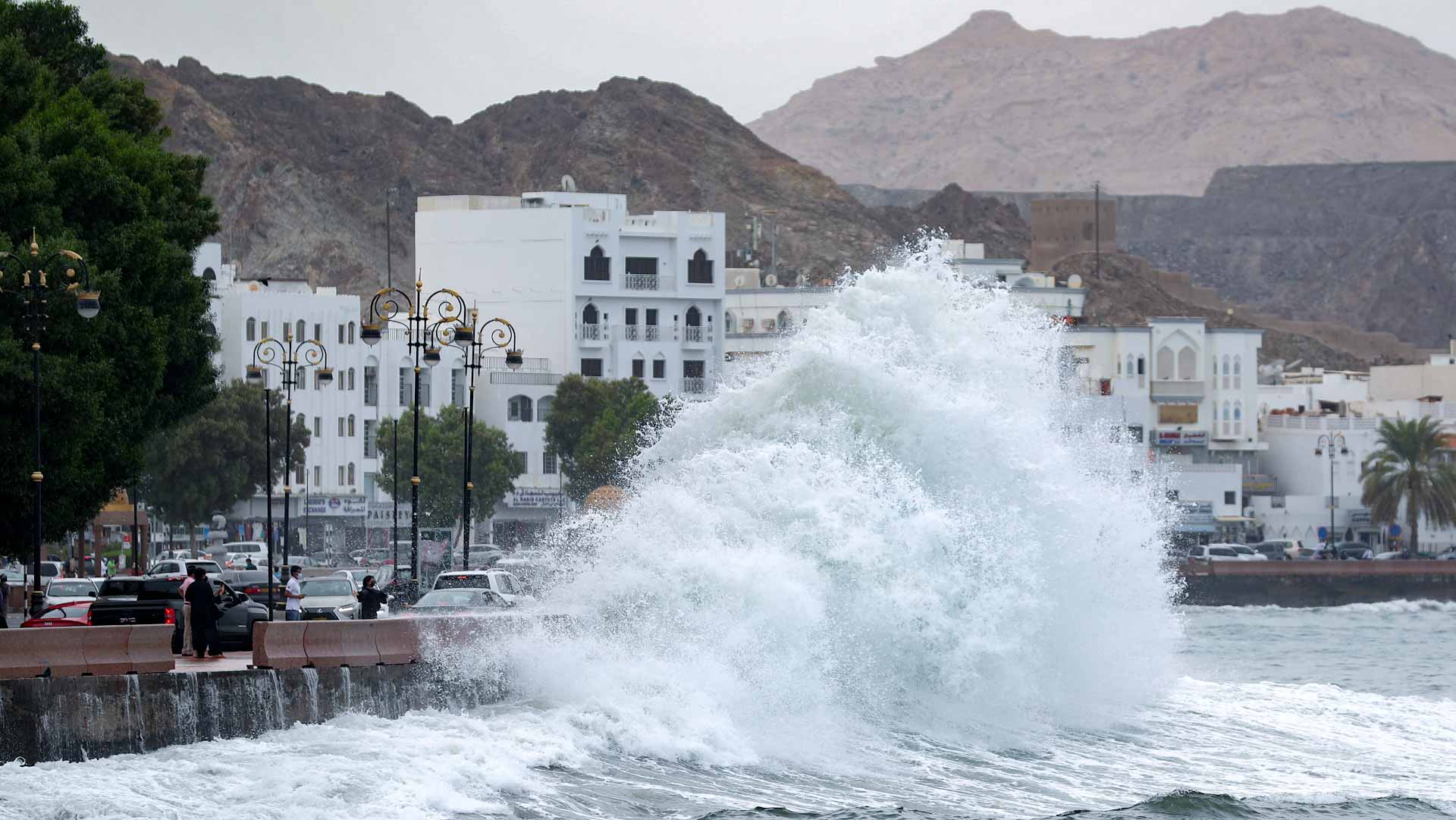 Image for the title: Cyclone Shaheen approaches Oman, flights delayed 