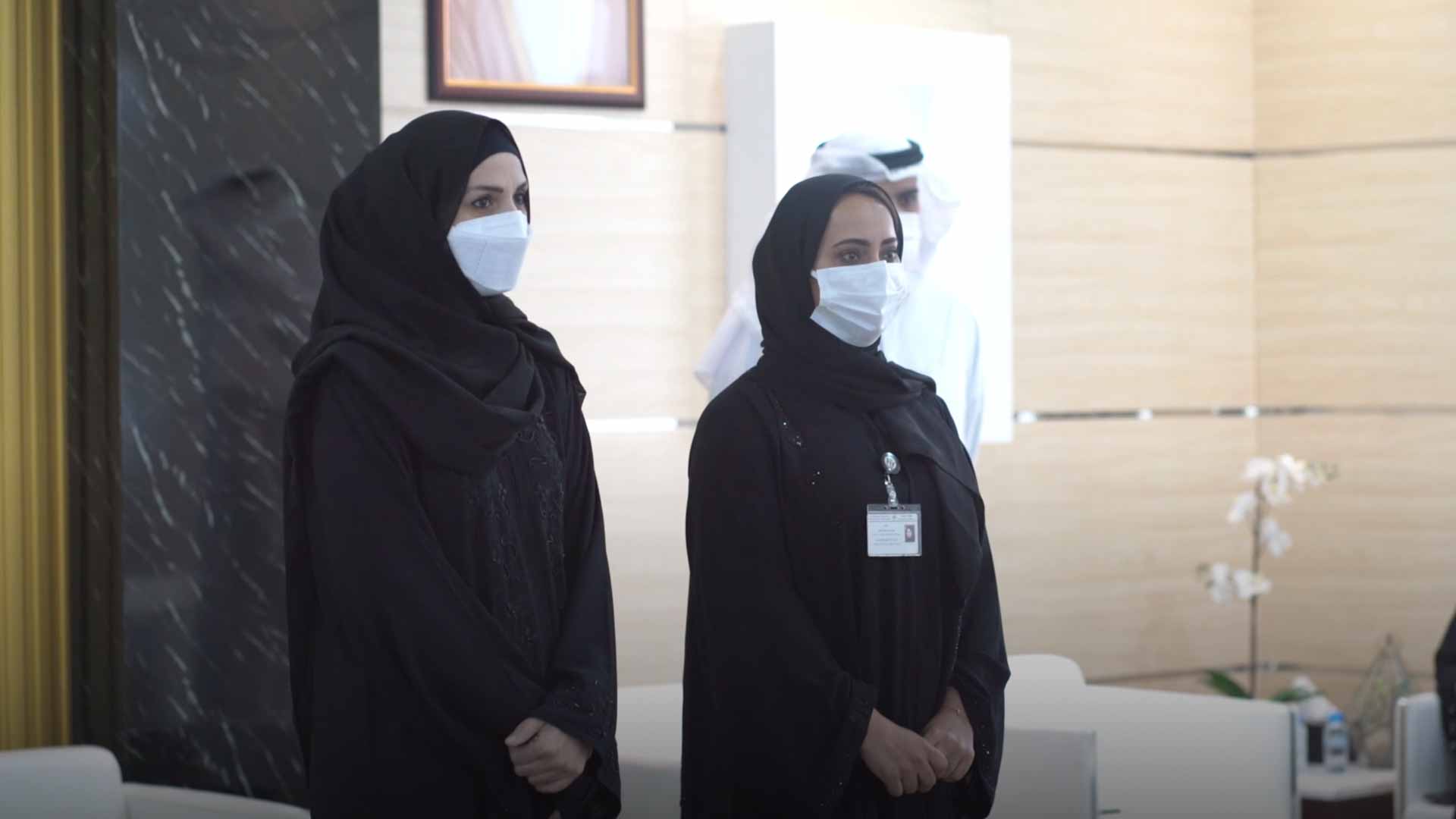 صورة بعنوان: "اجتماعية الشارقة" تسلم رخص لأول دفعة "اجتماعيين مهنيين"  