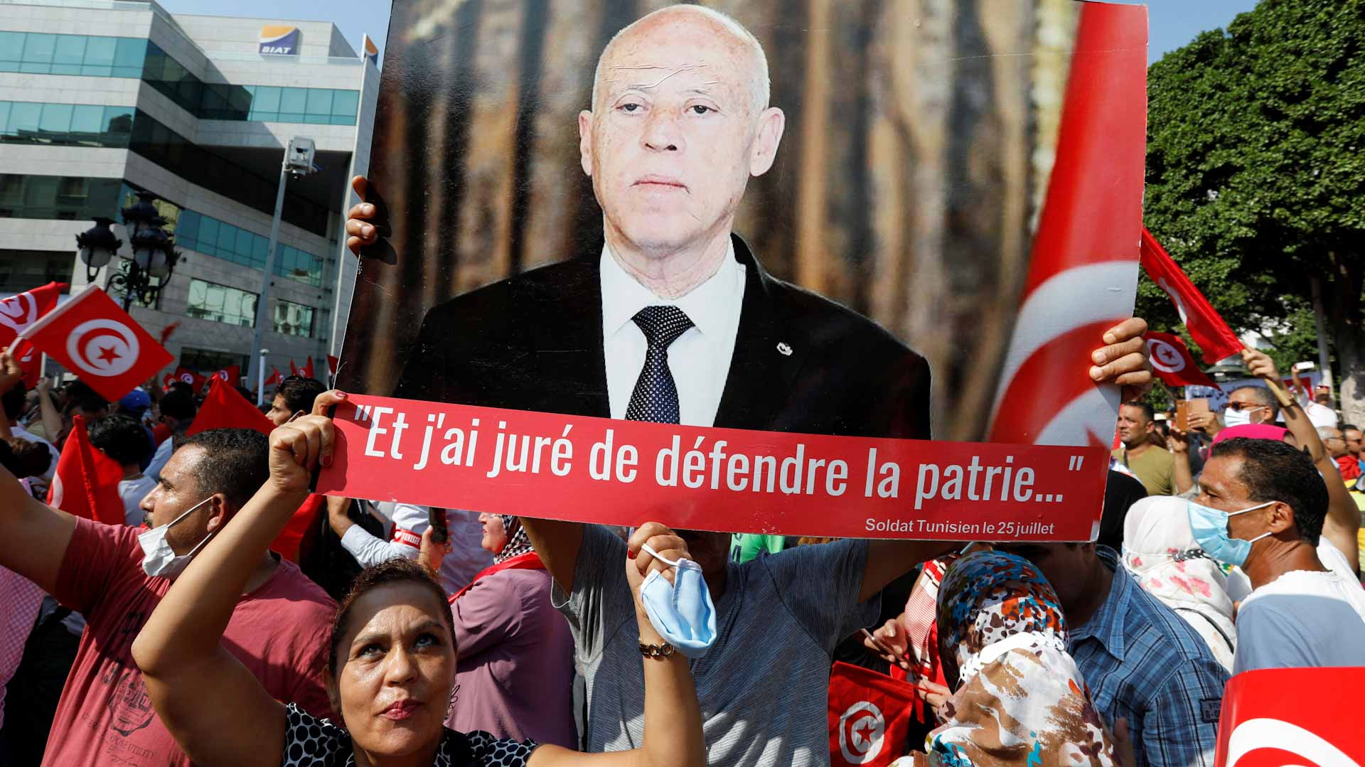 صورة بعنوان: بمسيرة حاشدة...تونسيون يتظاهرون دعماً للرئيس مطالبين بإصلاح سياسي 