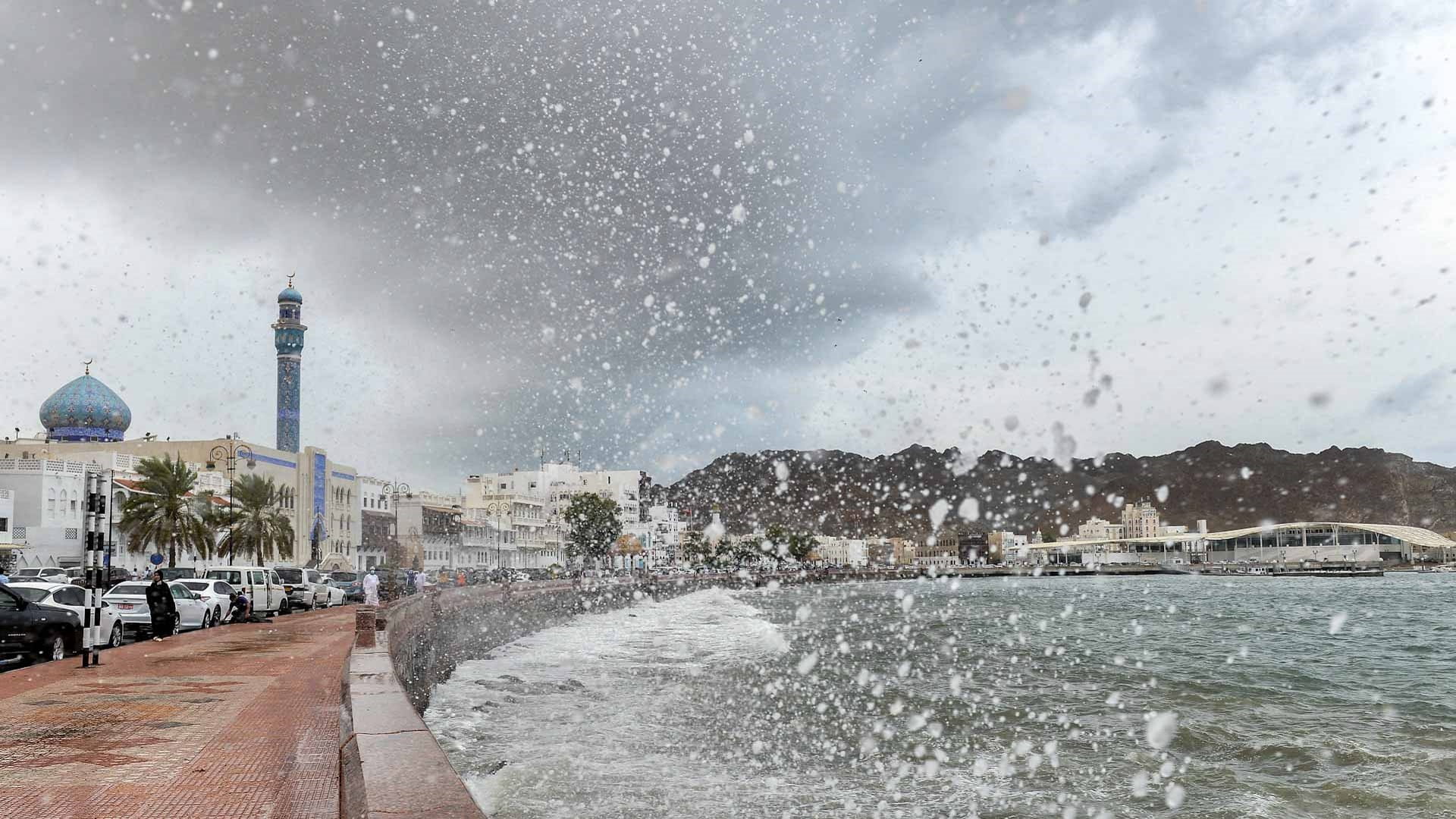 صورة بعنوان: محافظة مسقط العُمانية تشهد غزارة في كمية الأمطار 