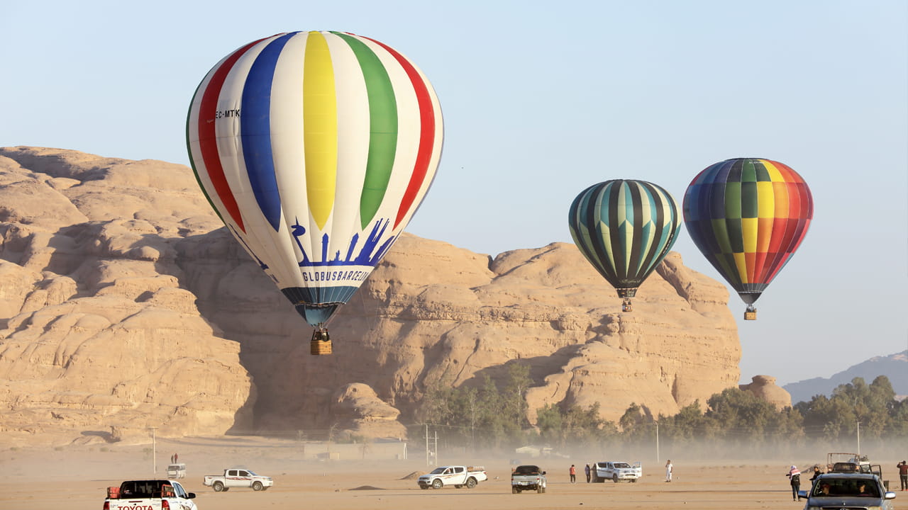 صورة بعنوان: بألوان زاهية...مناطيد تحلق مزينة سماء الصحراء الأردنية في مهرجانها 